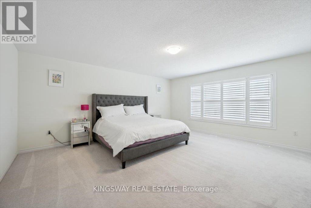 Photo 8 of 688 Kennedy Circle W, Milton ON