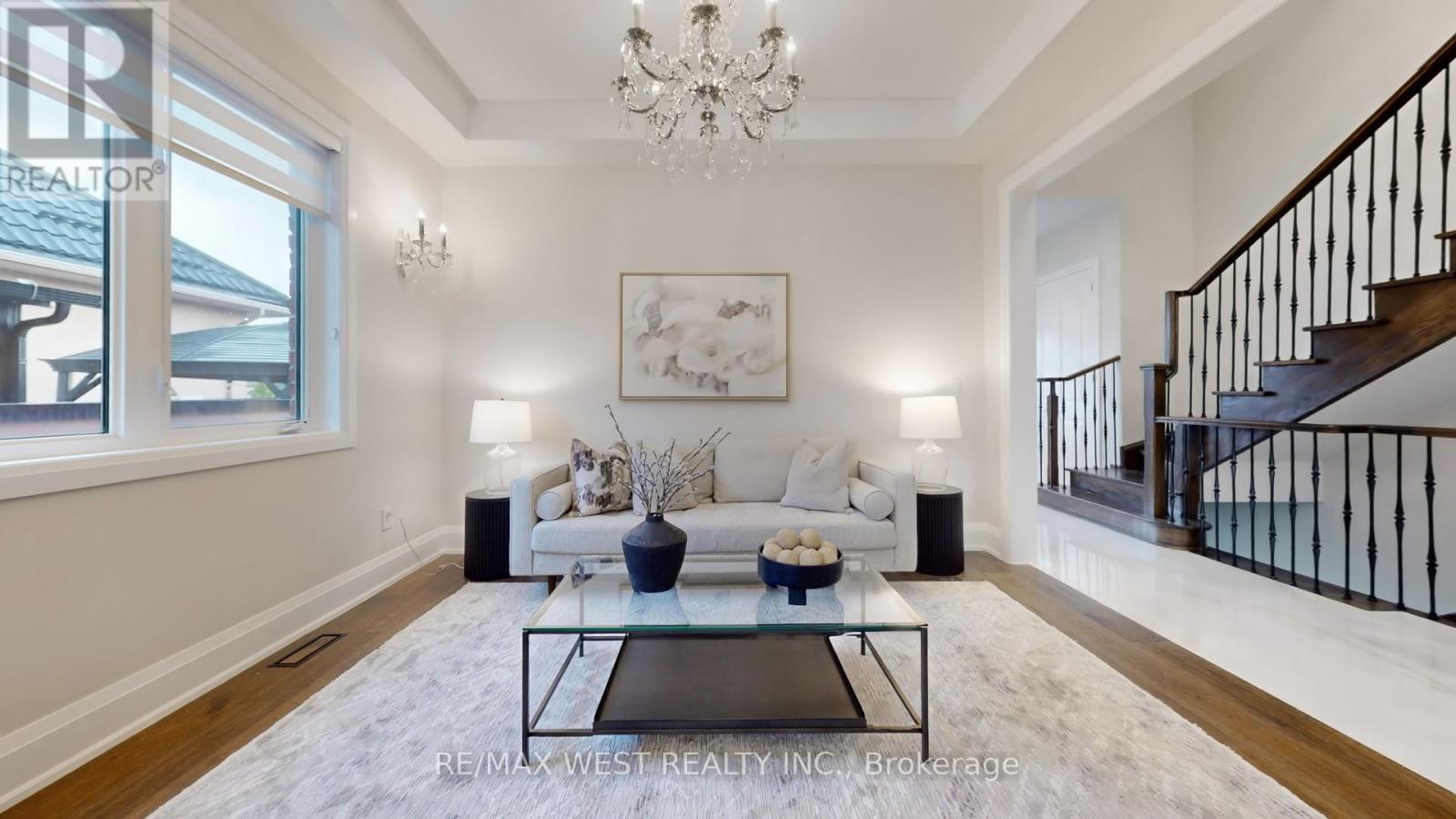 Photo 9 of 5199 Symphony Court, Mississauga ON