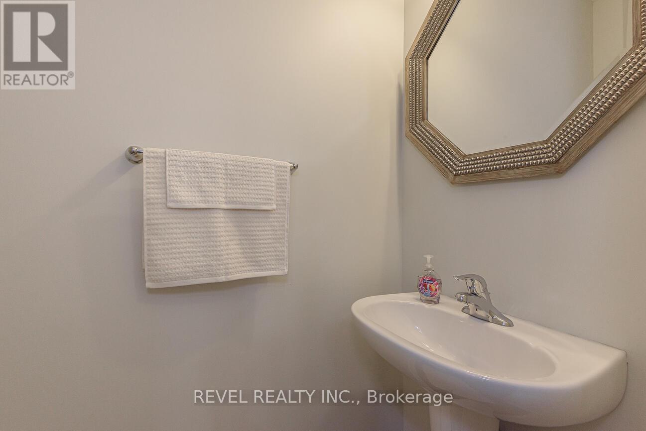 Photo 13 of 9 Lothbury Drive, Brampton ON