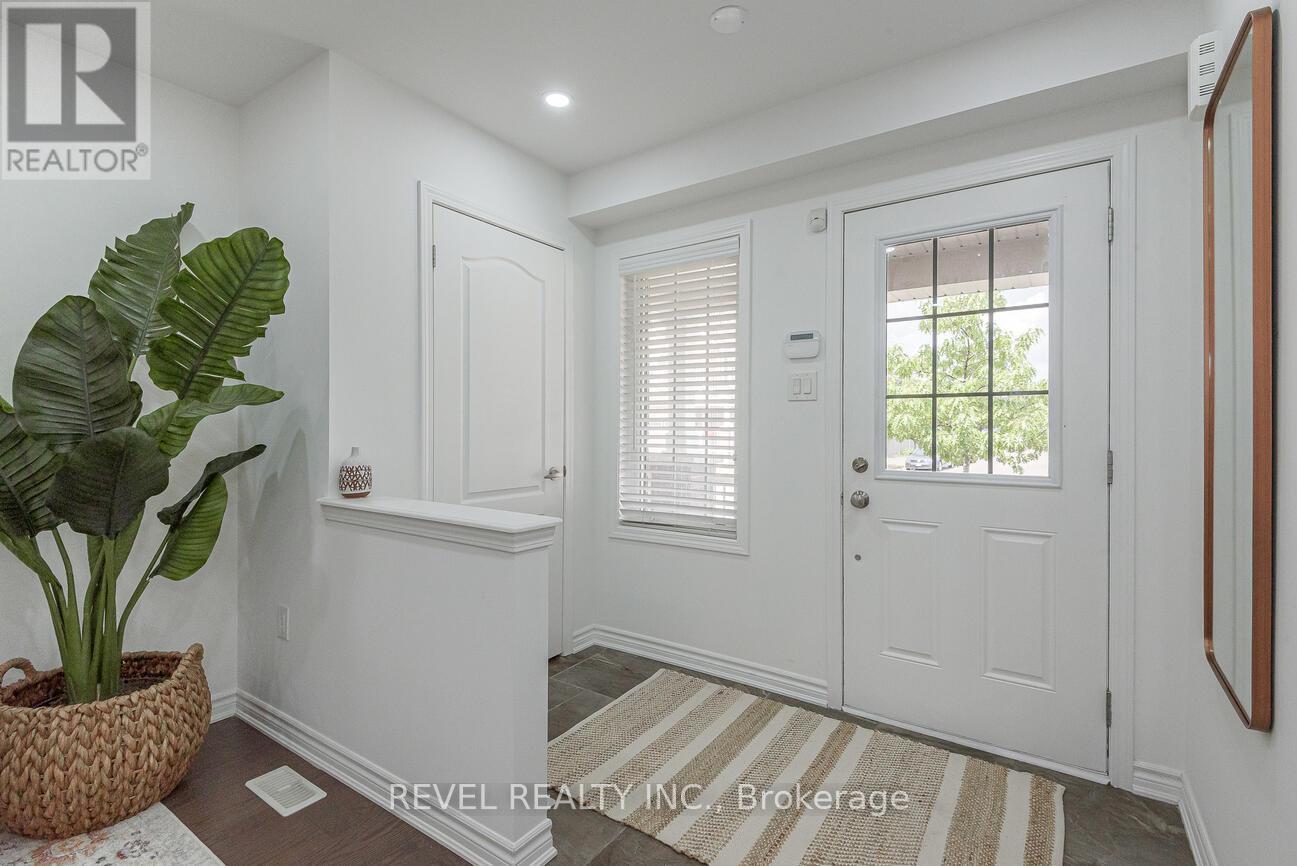 Photo 2 of 9 Lothbury Drive, Brampton ON