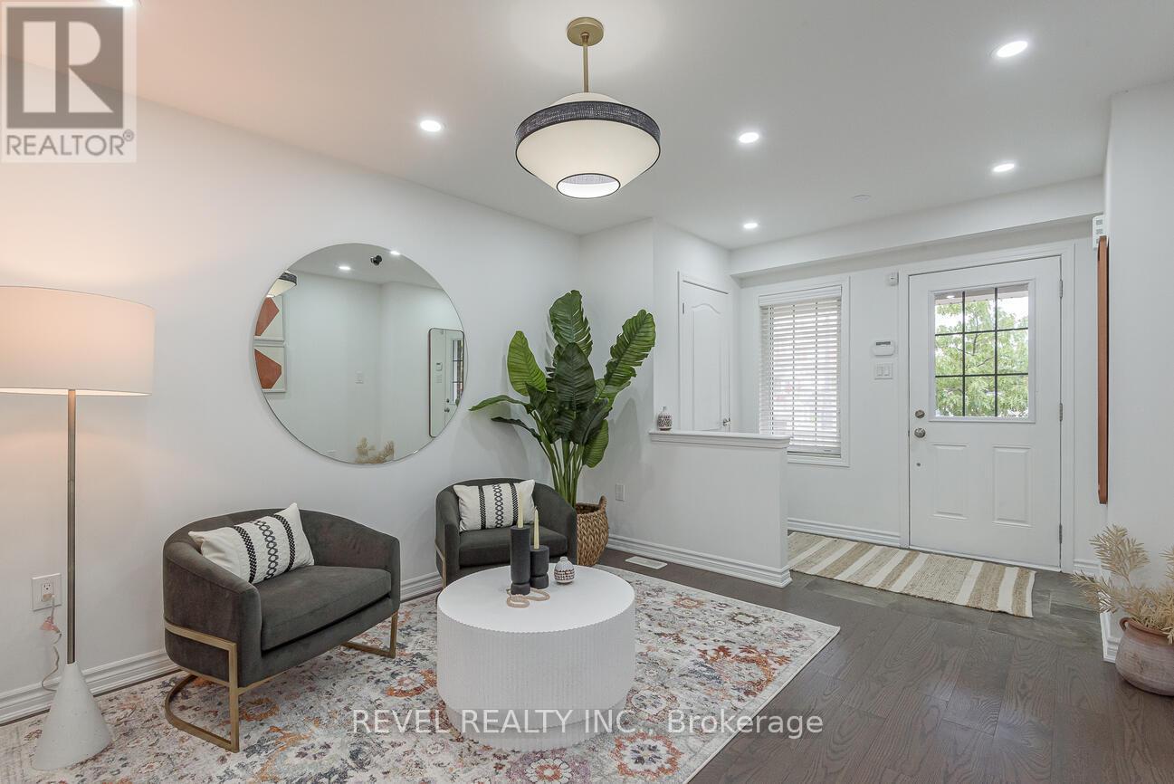 Photo 3 of 9 Lothbury Drive, Brampton ON