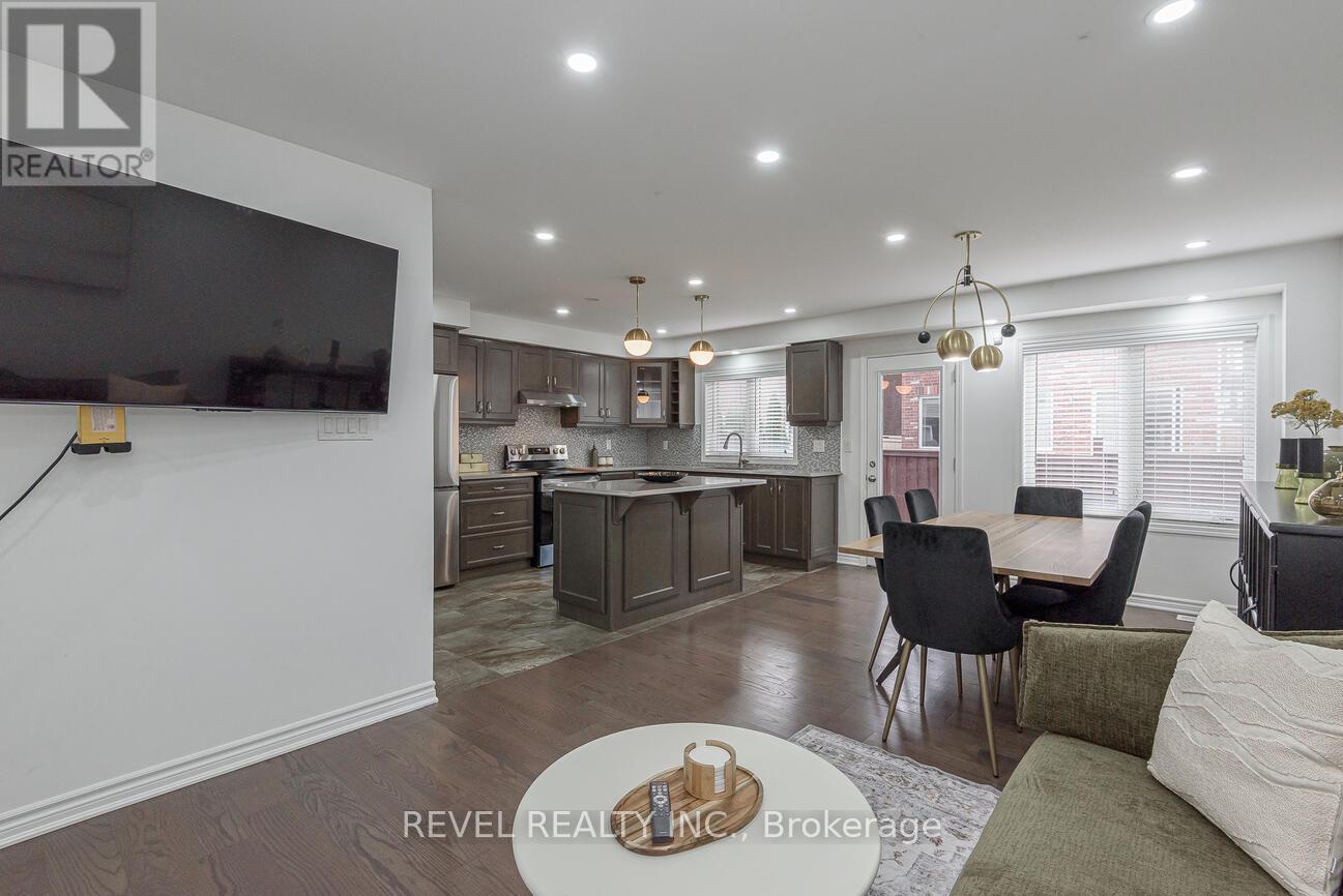 Photo 7 of 9 Lothbury Drive, Brampton ON