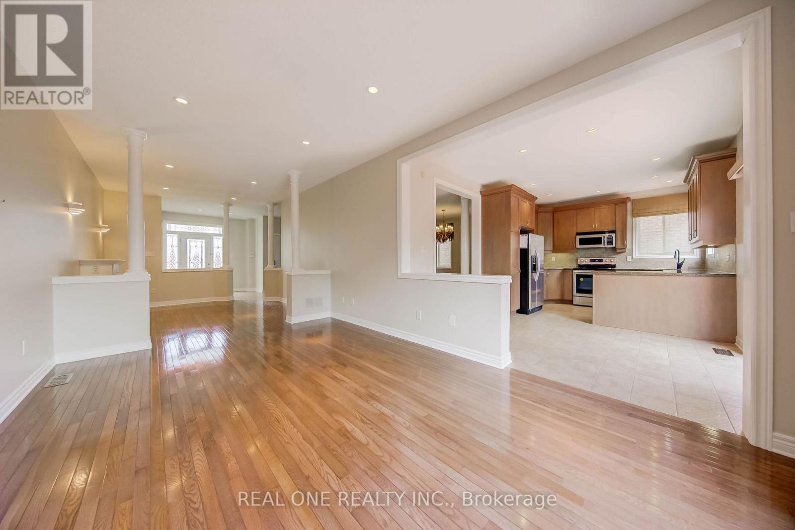 Photo 11 of 1418 Gulledge Trail, Oakville ON