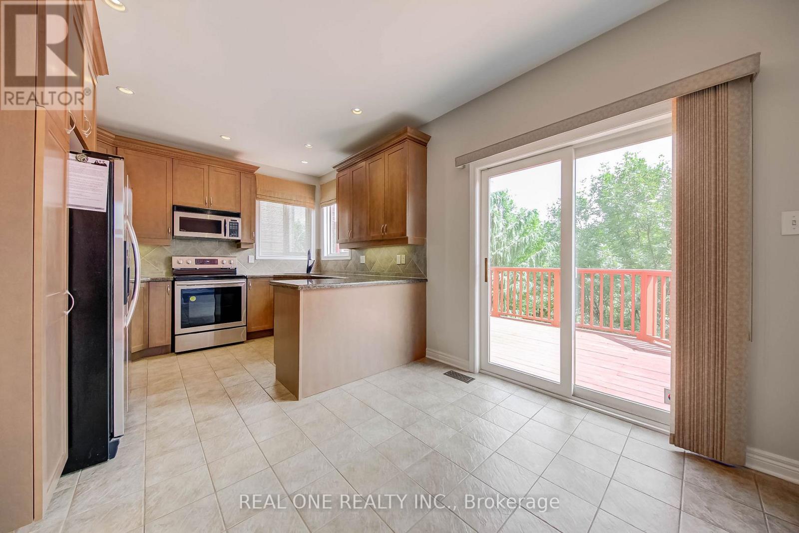 Photo 17 of 1418 Gulledge Trail, Oakville ON