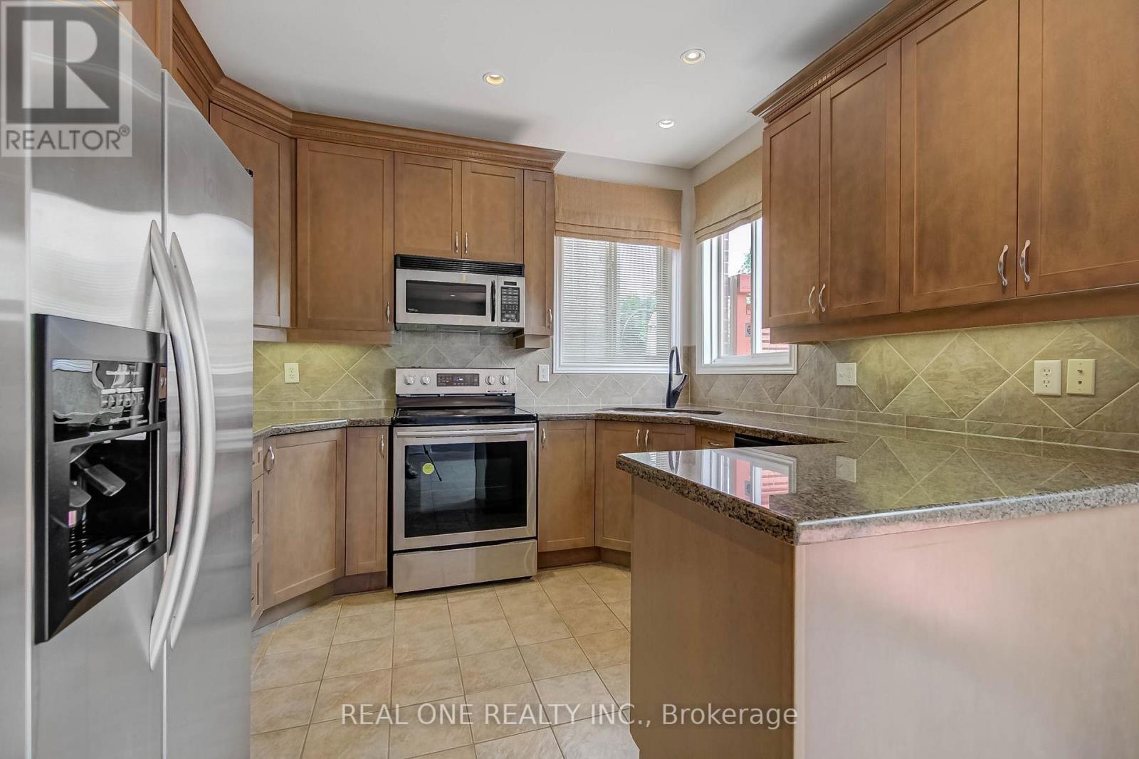 Photo 10 of 1418 Gulledge Trail, Oakville ON