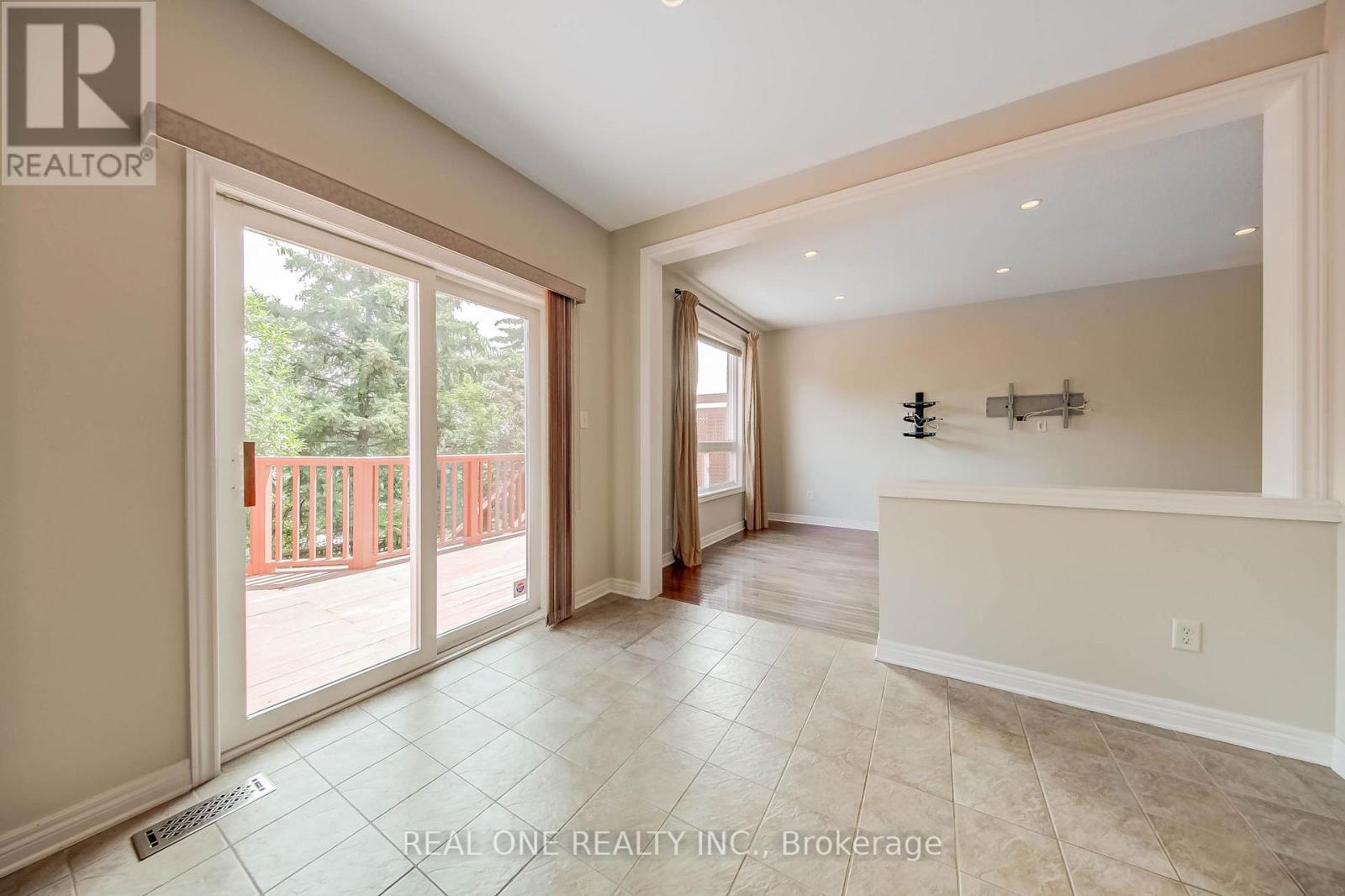 Photo 20 of 1418 Gulledge Trail, Oakville ON