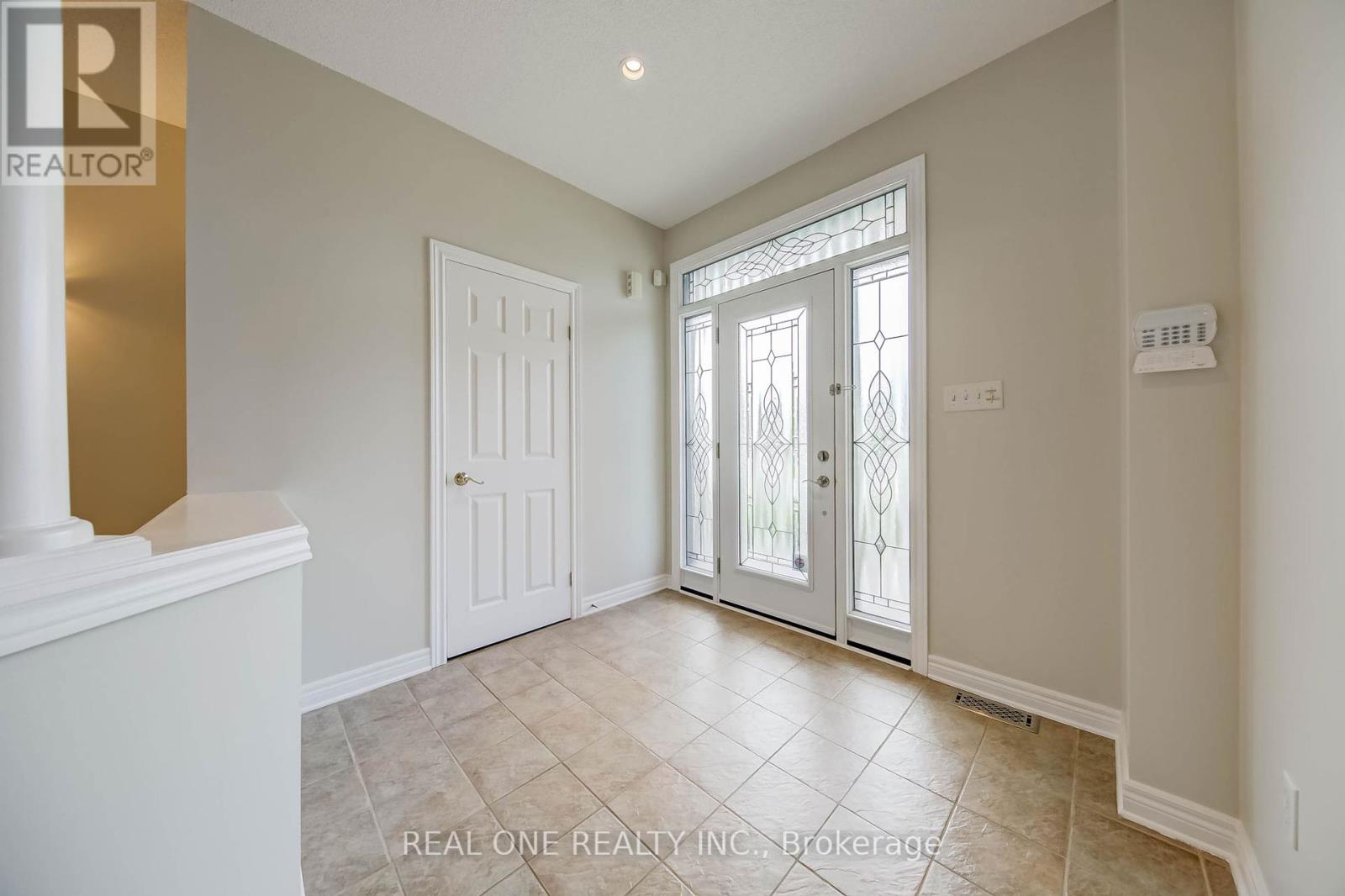 Photo 6 of 1418 Gulledge Trail, Oakville ON