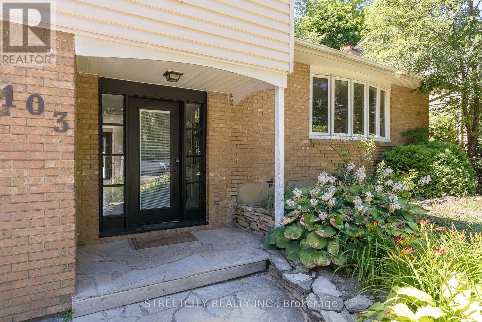 Photo 3 of 103 Friars Way, London North ON