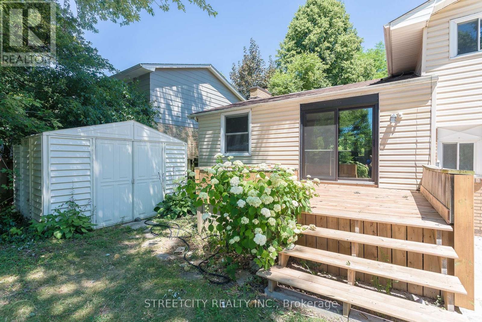 Photo 34 of 103 Friars Way, London North ON