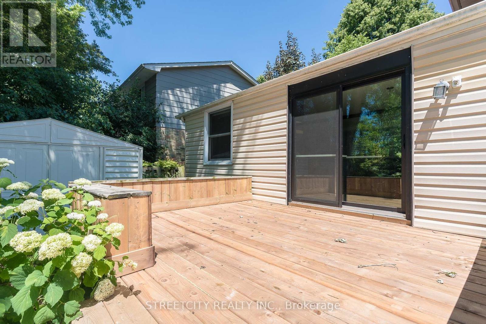 Photo 36 of 103 Friars Way, London North ON
