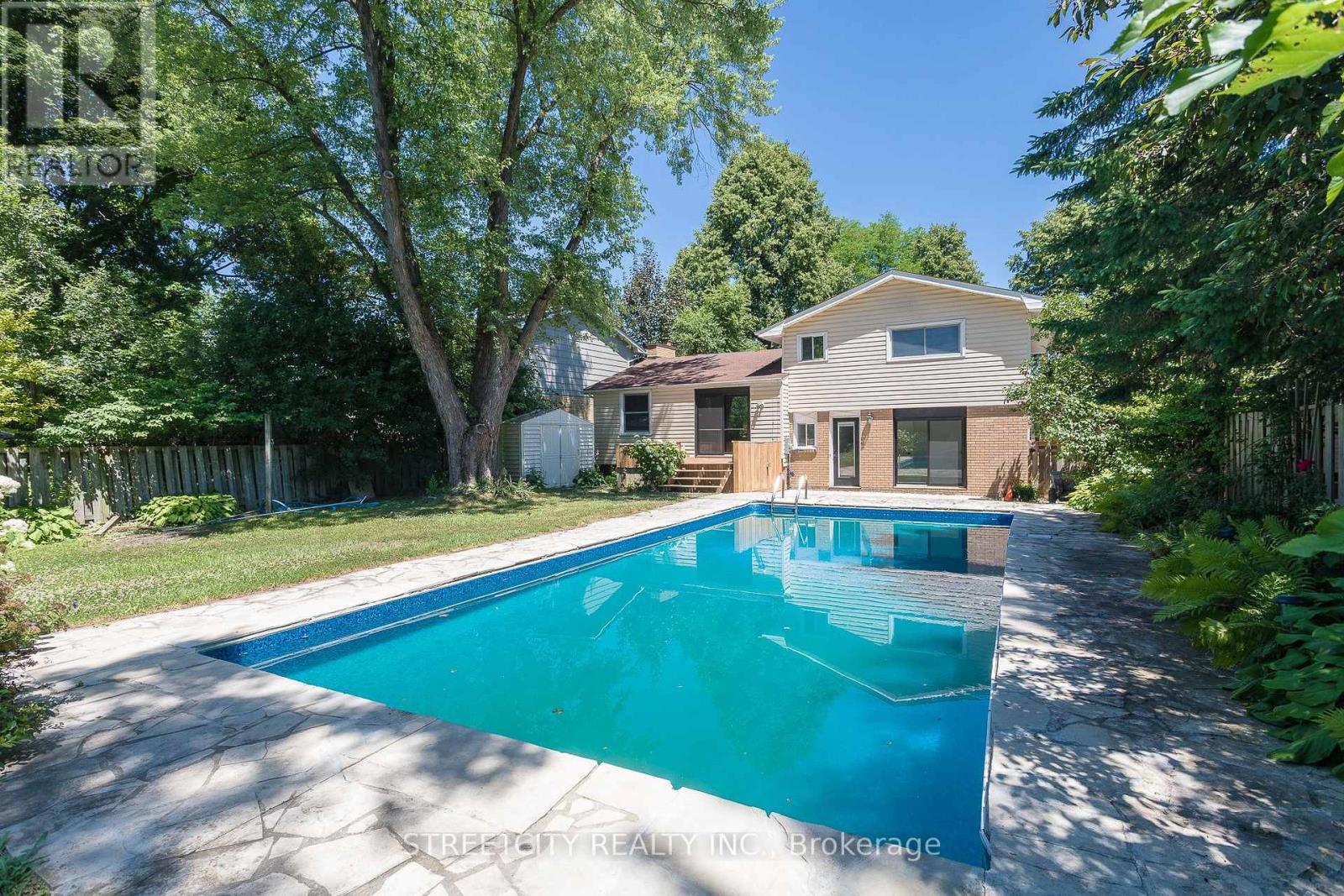 Photo 42 of 103 Friars Way, London North ON
