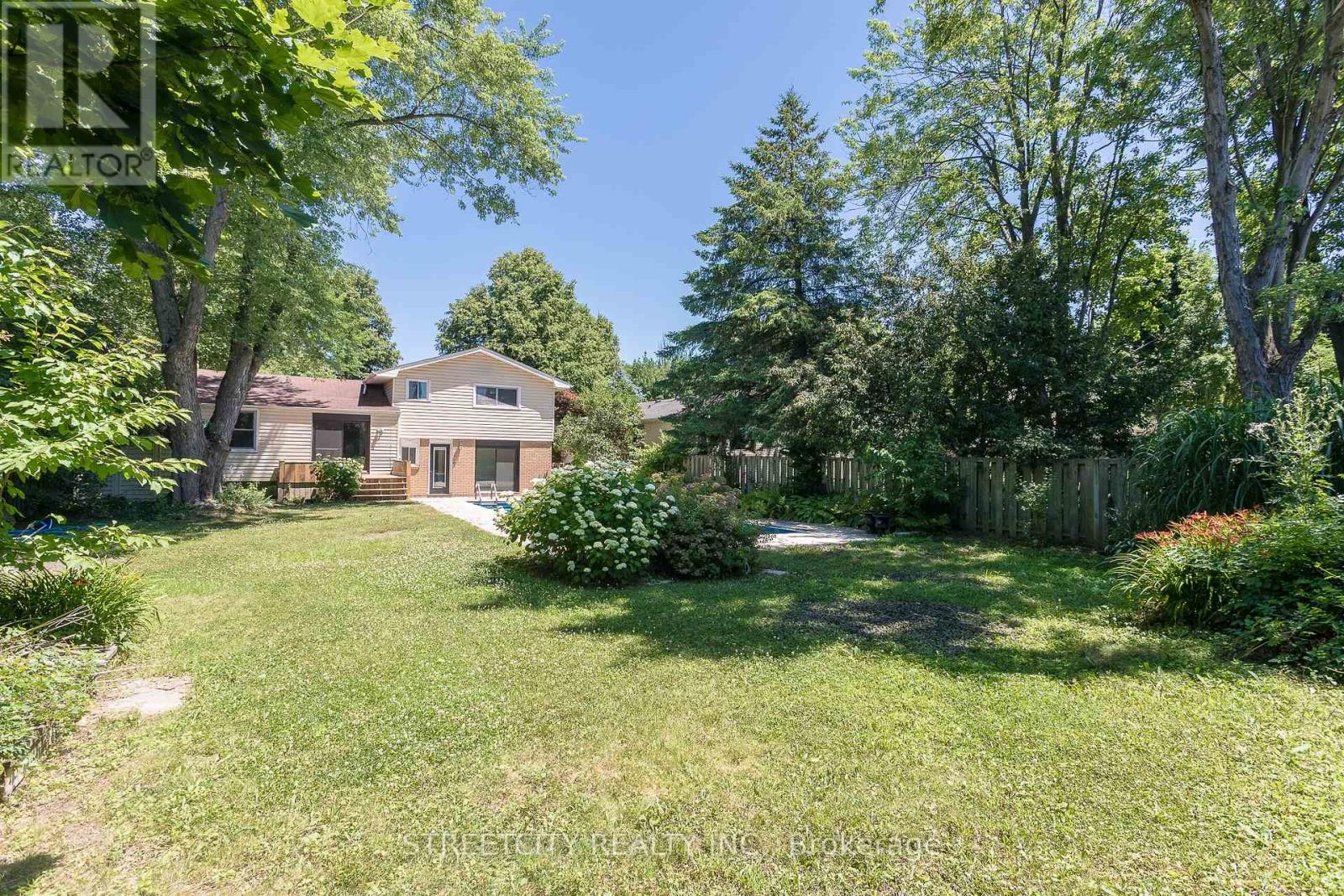 Photo 44 of 103 Friars Way, London North ON