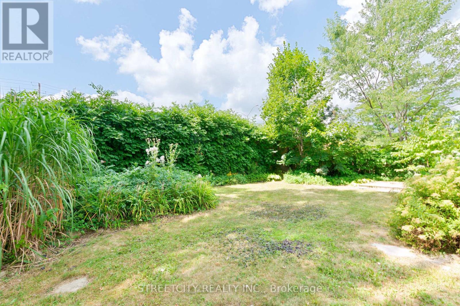Photo 45 of 103 Friars Way, London North ON