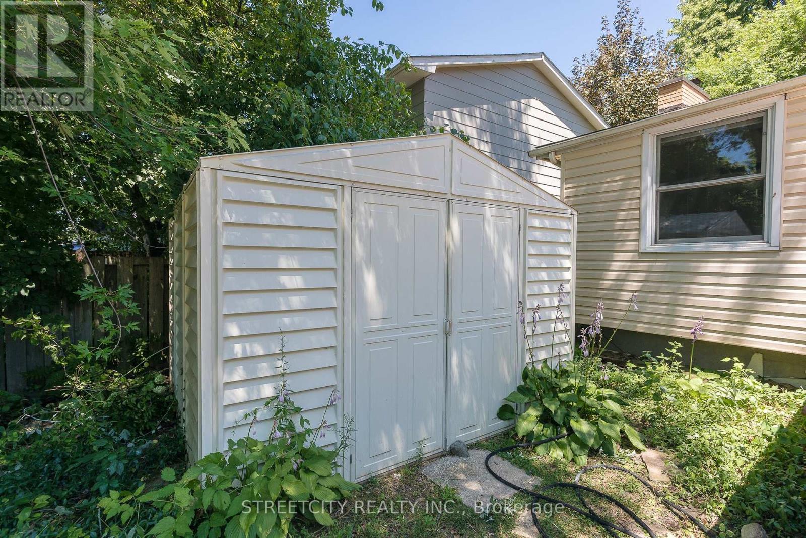 Photo 46 of 103 Friars Way, London North ON