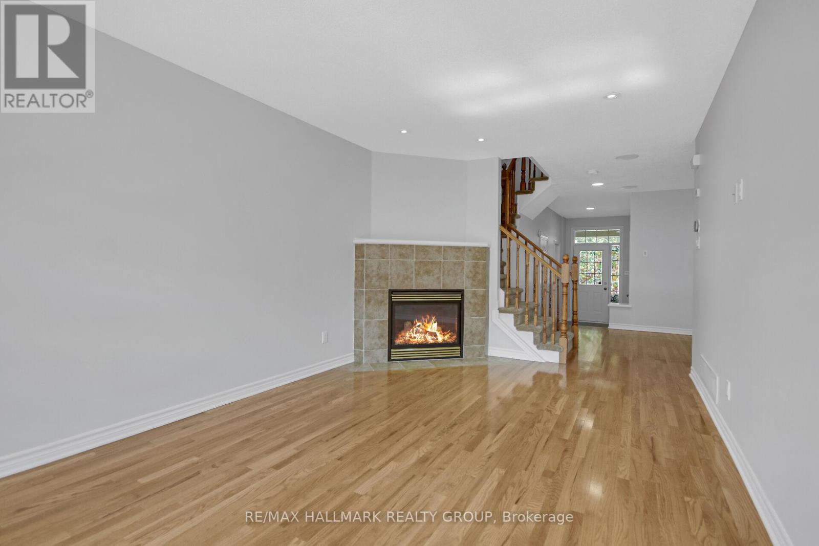Photo 7 of 198 Tandalee Crescent, Ottawa ON