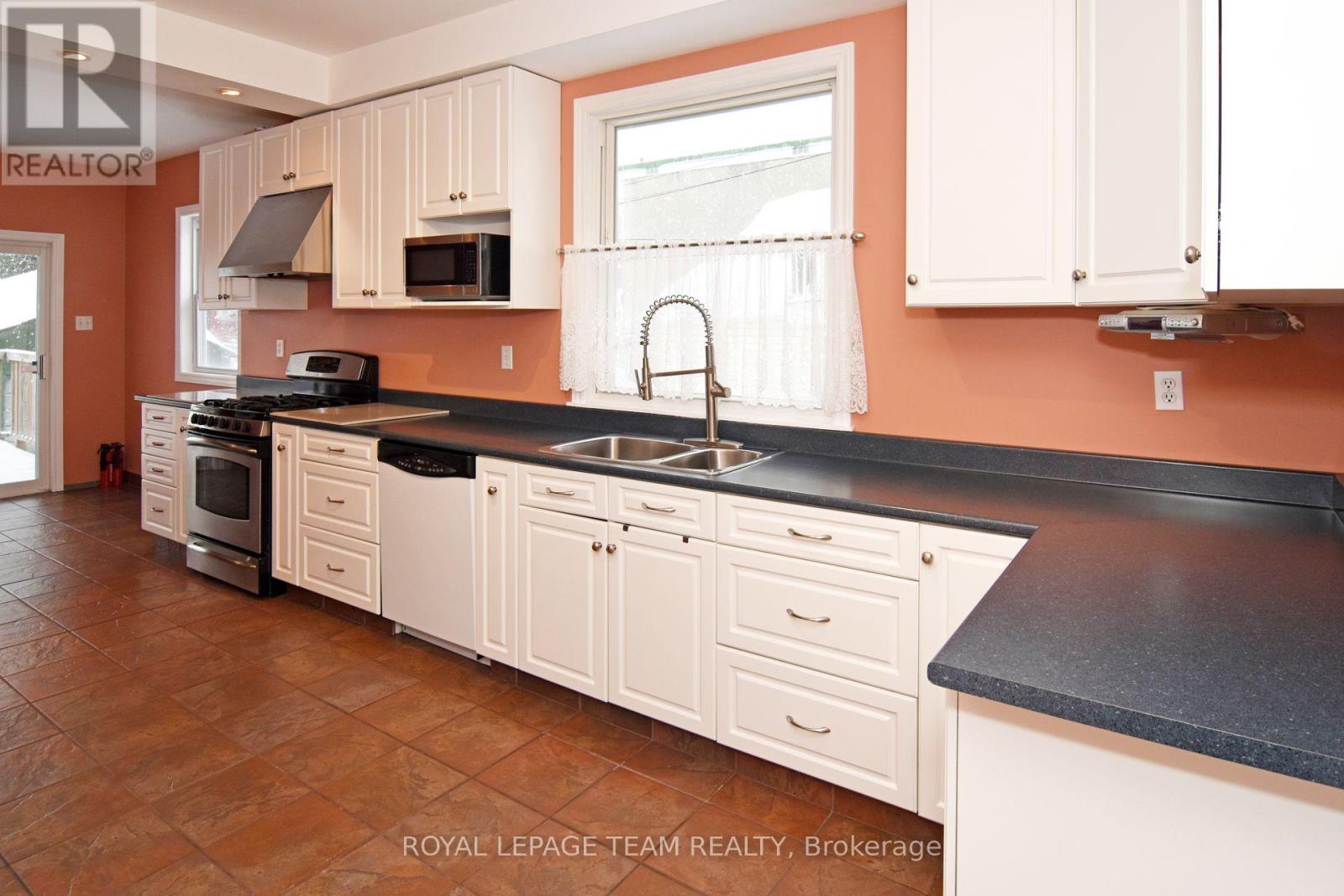 Photo 6 of 235 Cambridge Street N, Ottawa ON