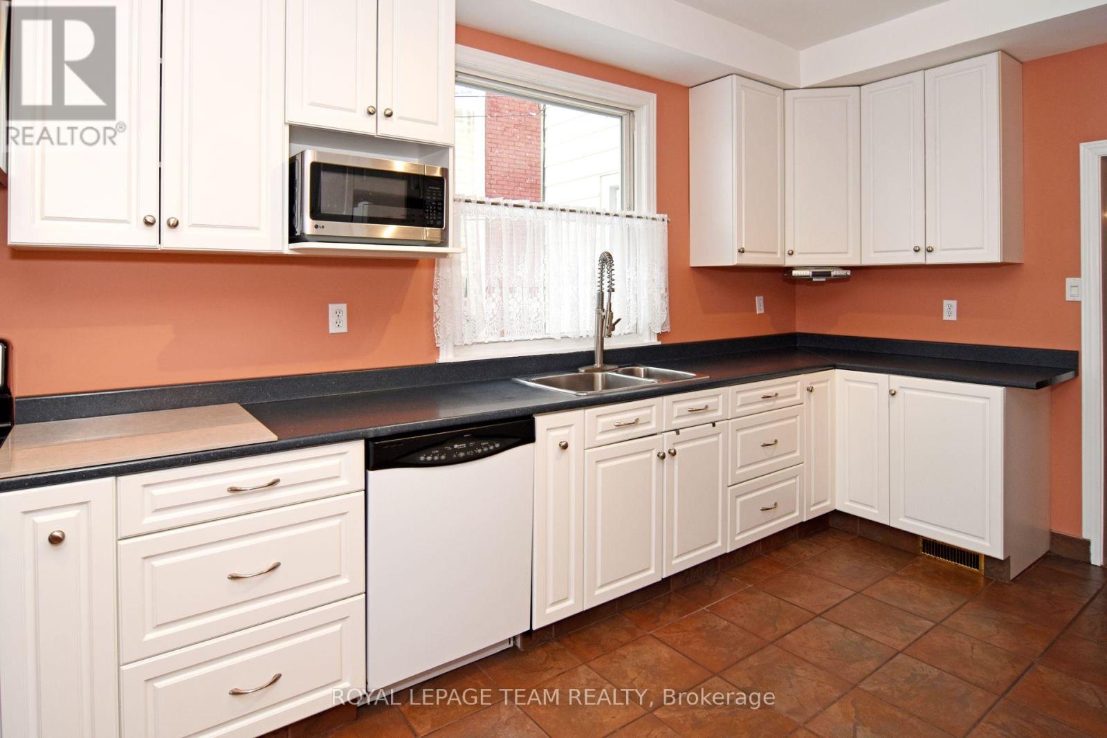 Photo 3 of 235 Cambridge Street N, Ottawa ON
