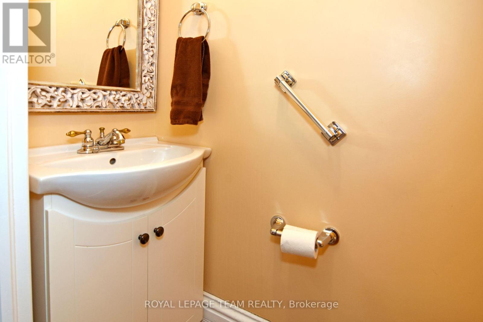 Photo 25 of 235 Cambridge Street N, Ottawa ON