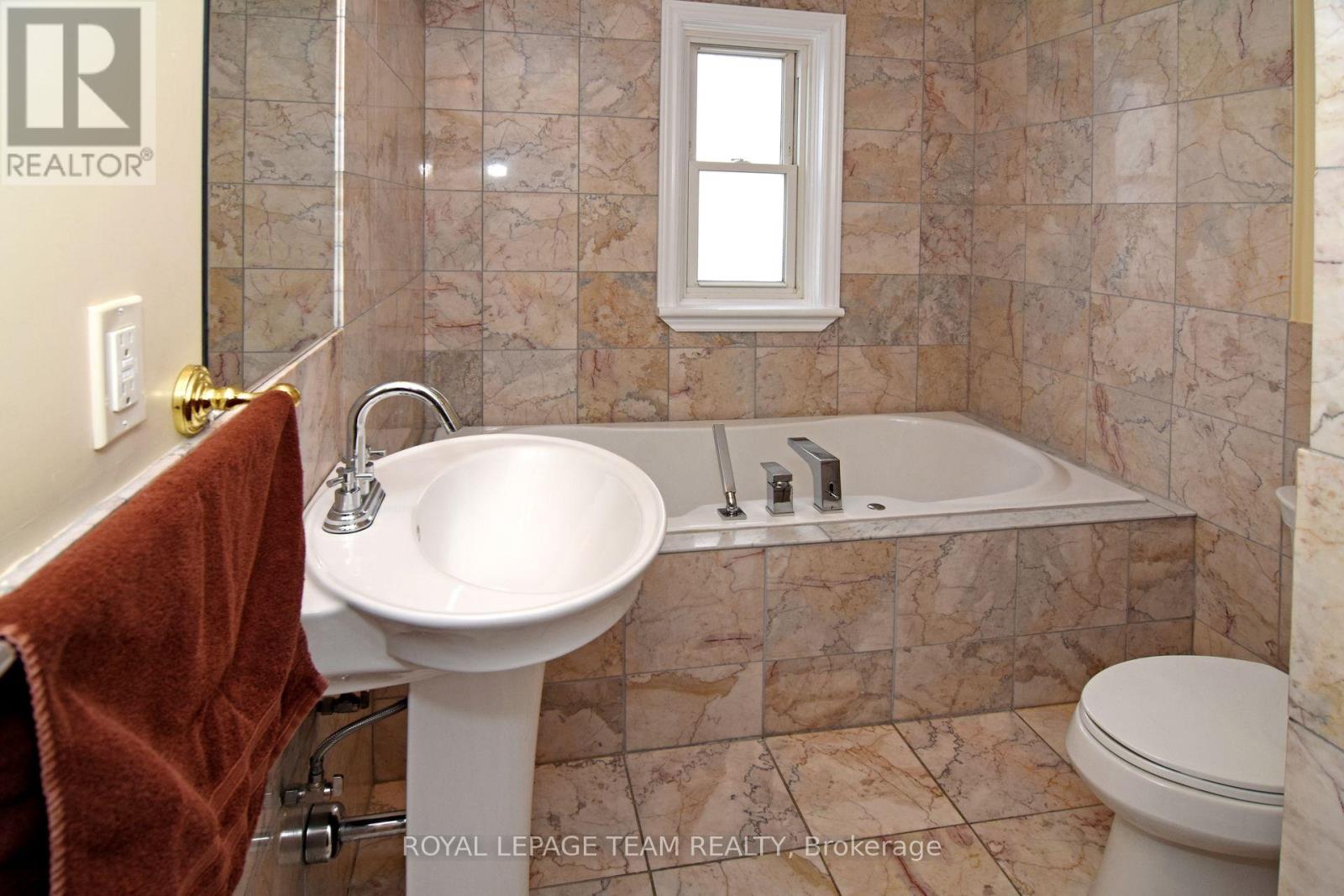 Photo 28 of 235 Cambridge Street N, Ottawa ON