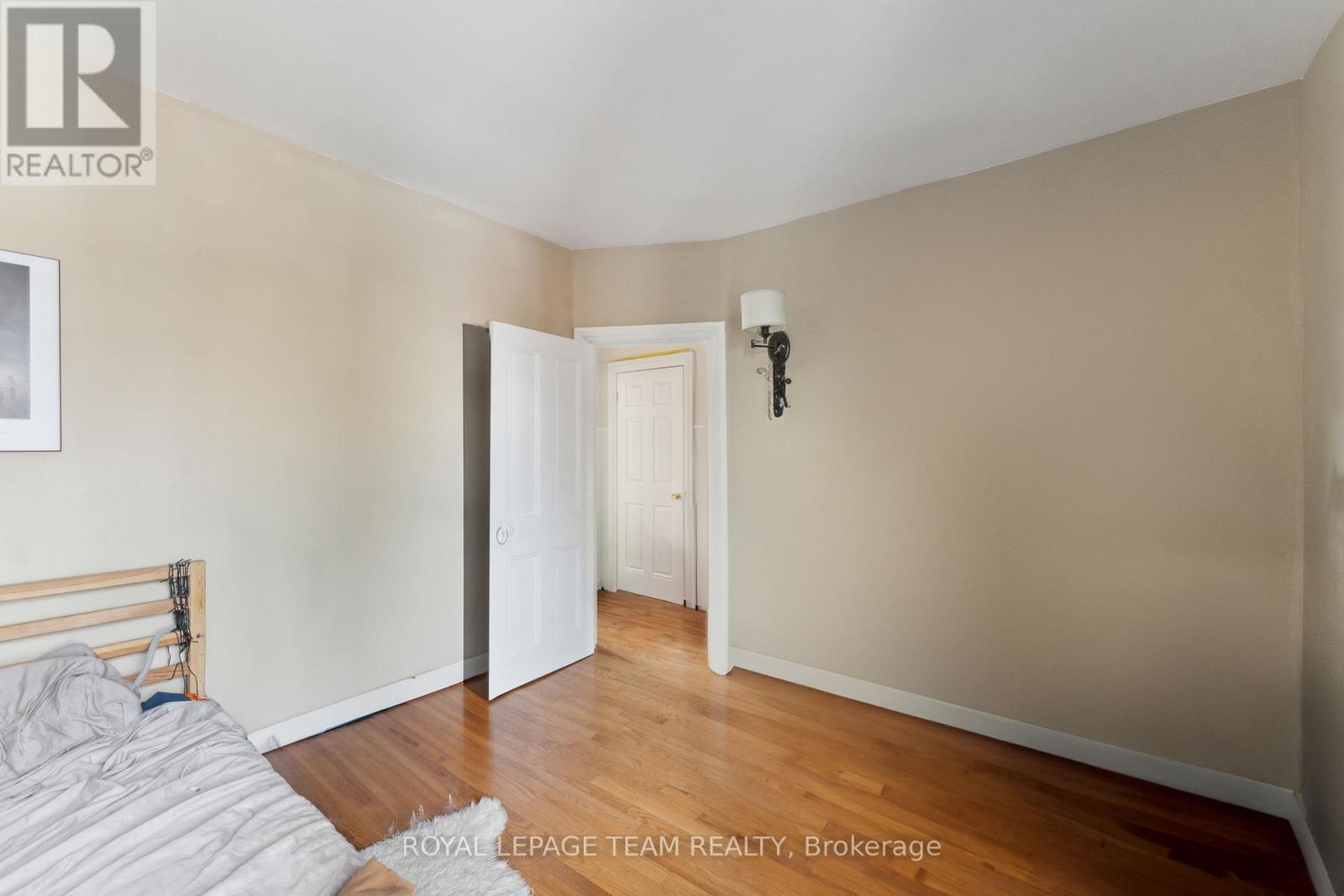 Photo 20 of 235 Cambridge Street N, Ottawa ON