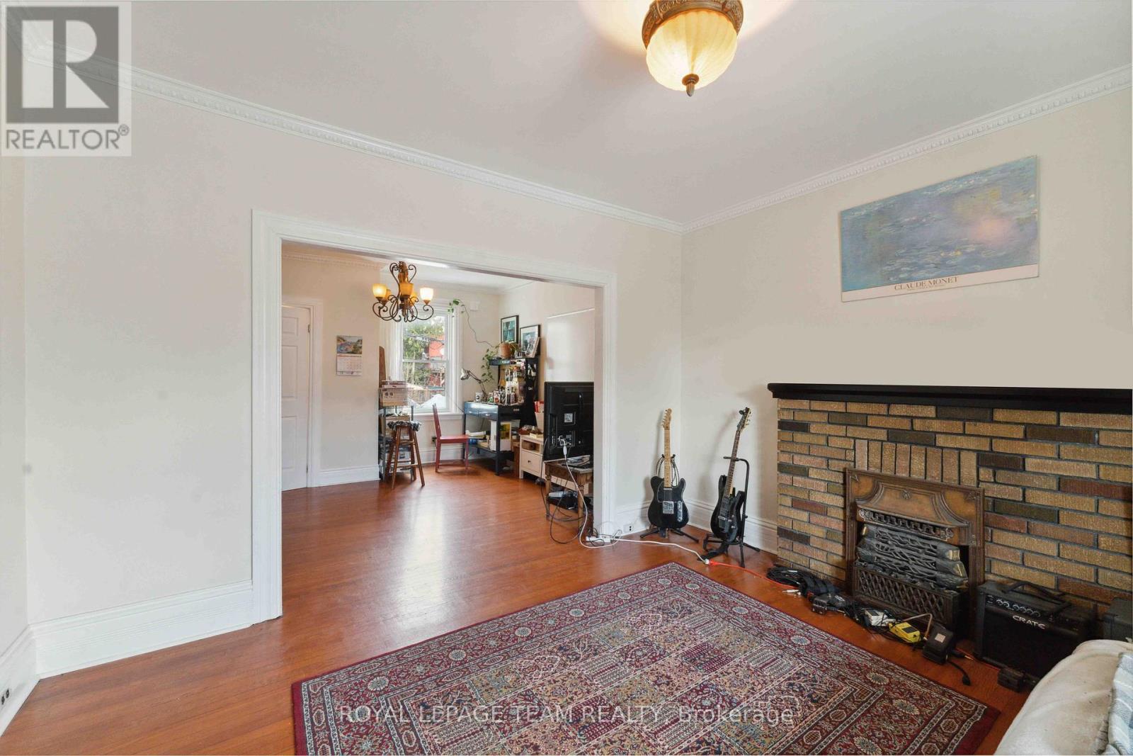 Photo 32 of 235 Cambridge Street N, Ottawa ON
