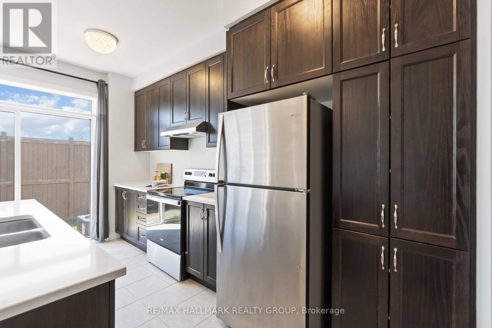 Photo 12 of 402 Edgevalley Court, Ottawa ON