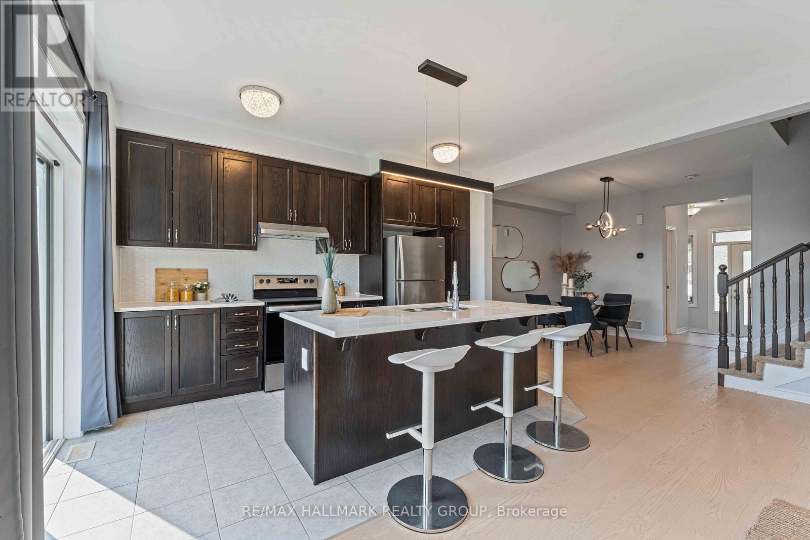 Photo 14 of 402 Edgevalley Court, Ottawa ON