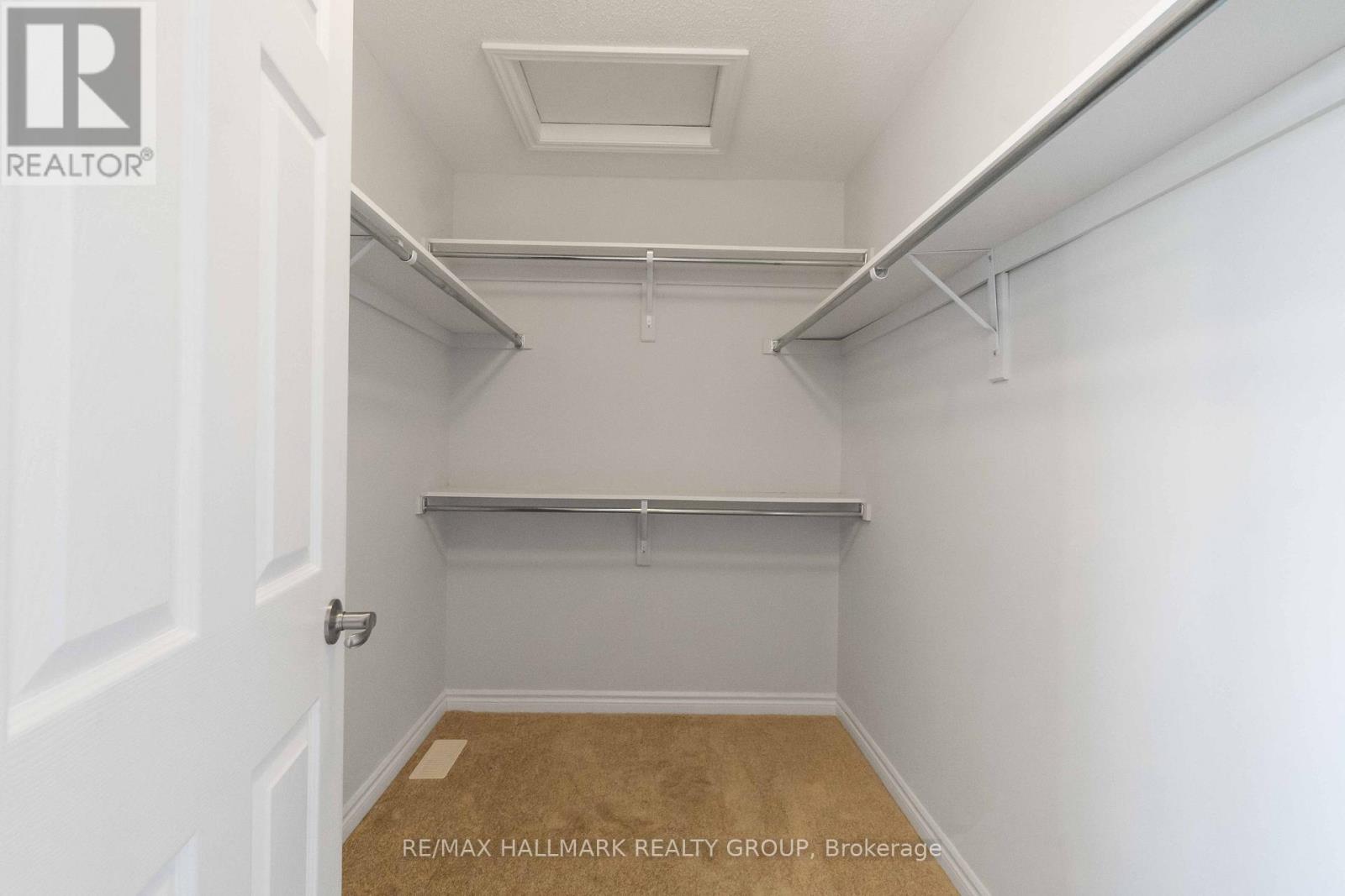 Photo 30 of 402 Edgevalley Court, Ottawa ON