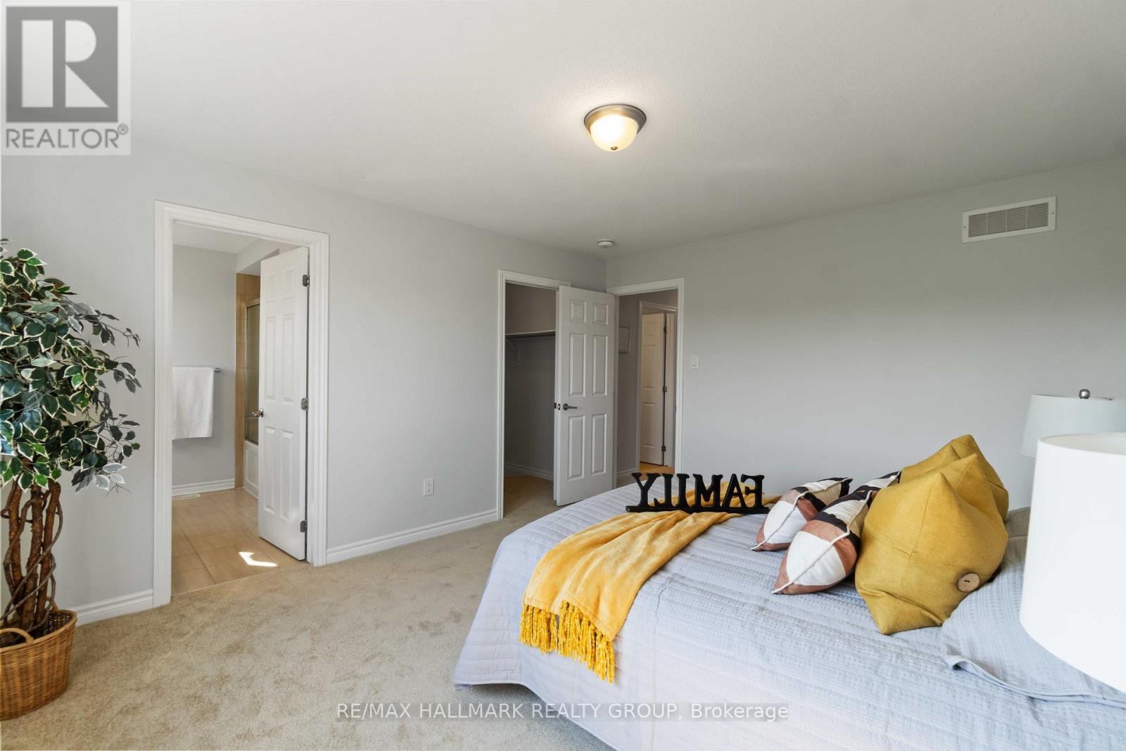 Photo 6 of 402 Edgevalley Court, Ottawa ON