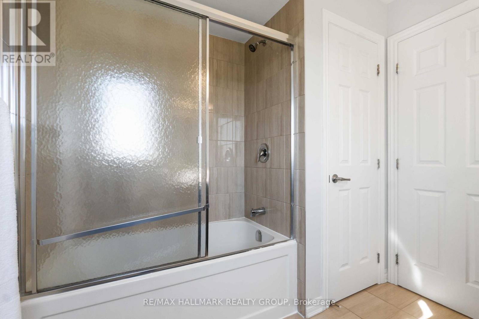 Photo 27 of 402 Edgevalley Court, Ottawa ON