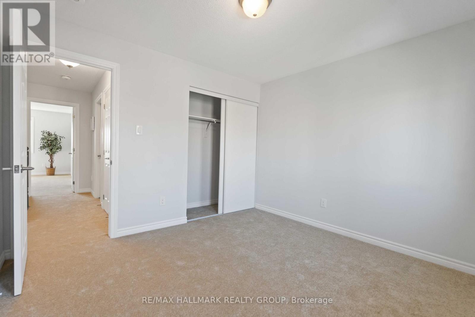Photo 25 of 402 Edgevalley Court, Ottawa ON