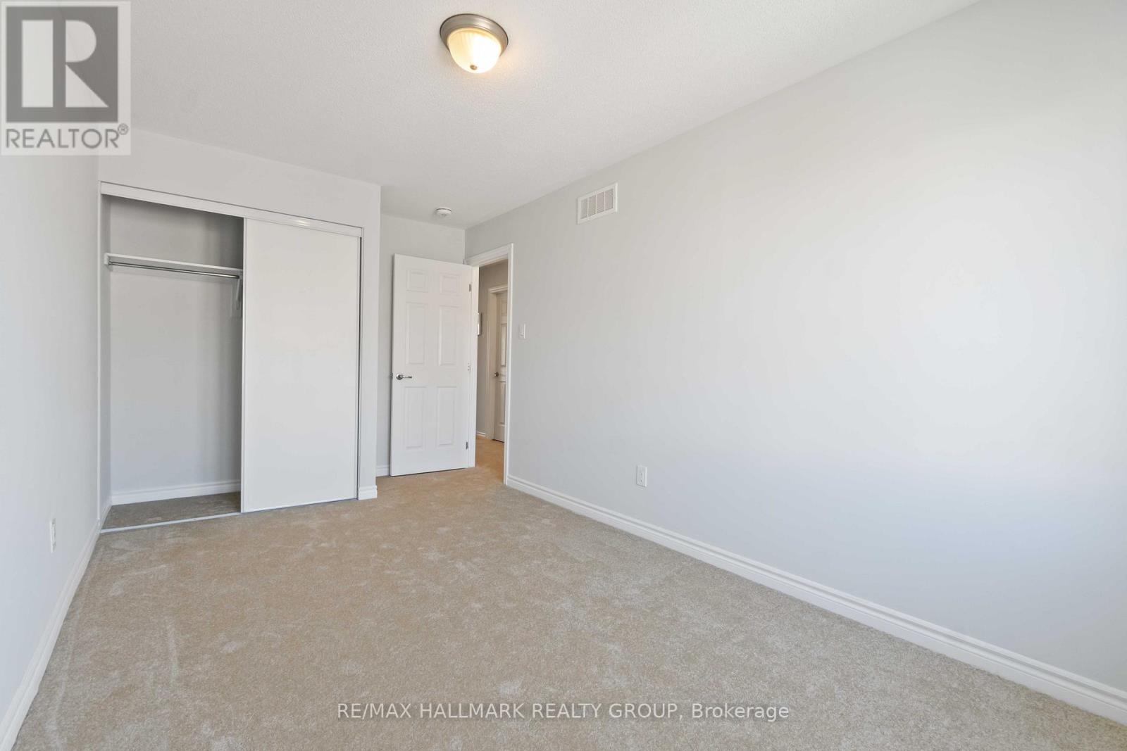 Photo 1 of 402 Edgevalley Court, Ottawa ON