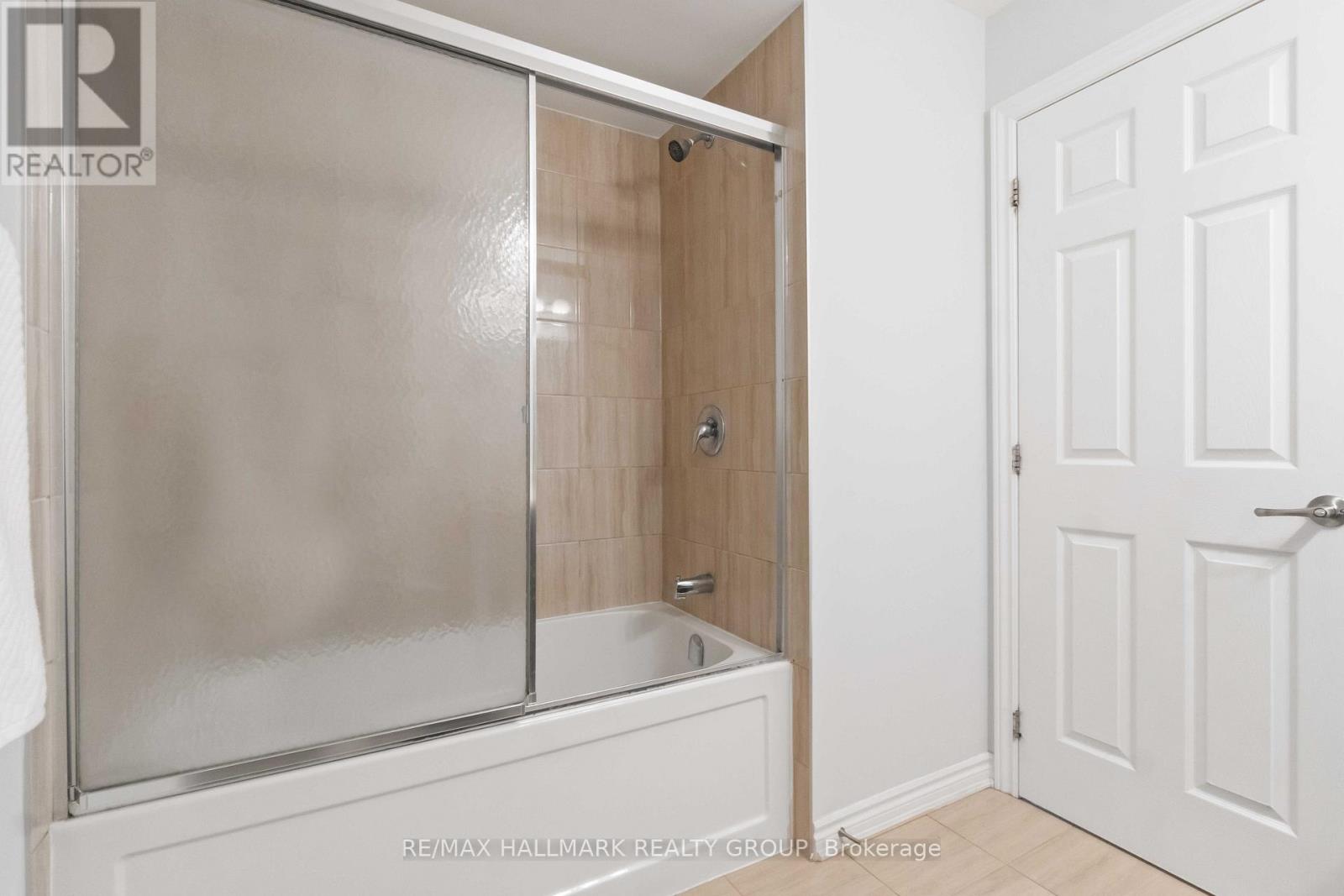 Photo 24 of 402 Edgevalley Court, Ottawa ON