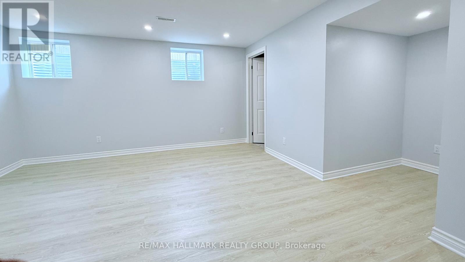 Photo 13 of 402 Edgevalley Court, Ottawa ON