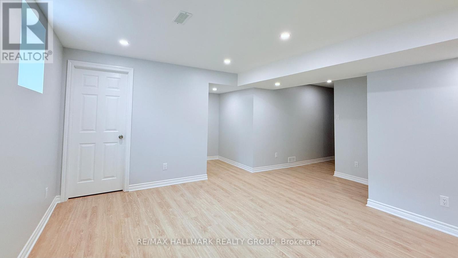 Photo 5 of 402 Edgevalley Court, Ottawa ON