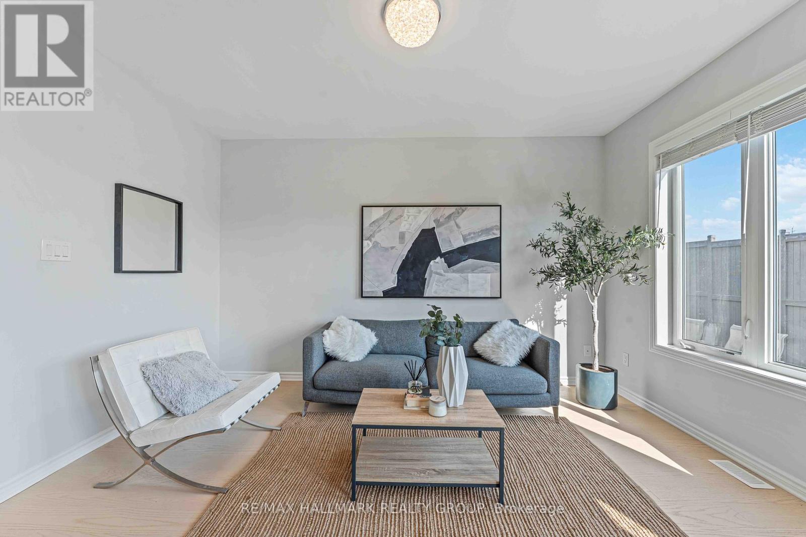 Photo 11 of 402 Edgevalley Court, Ottawa ON