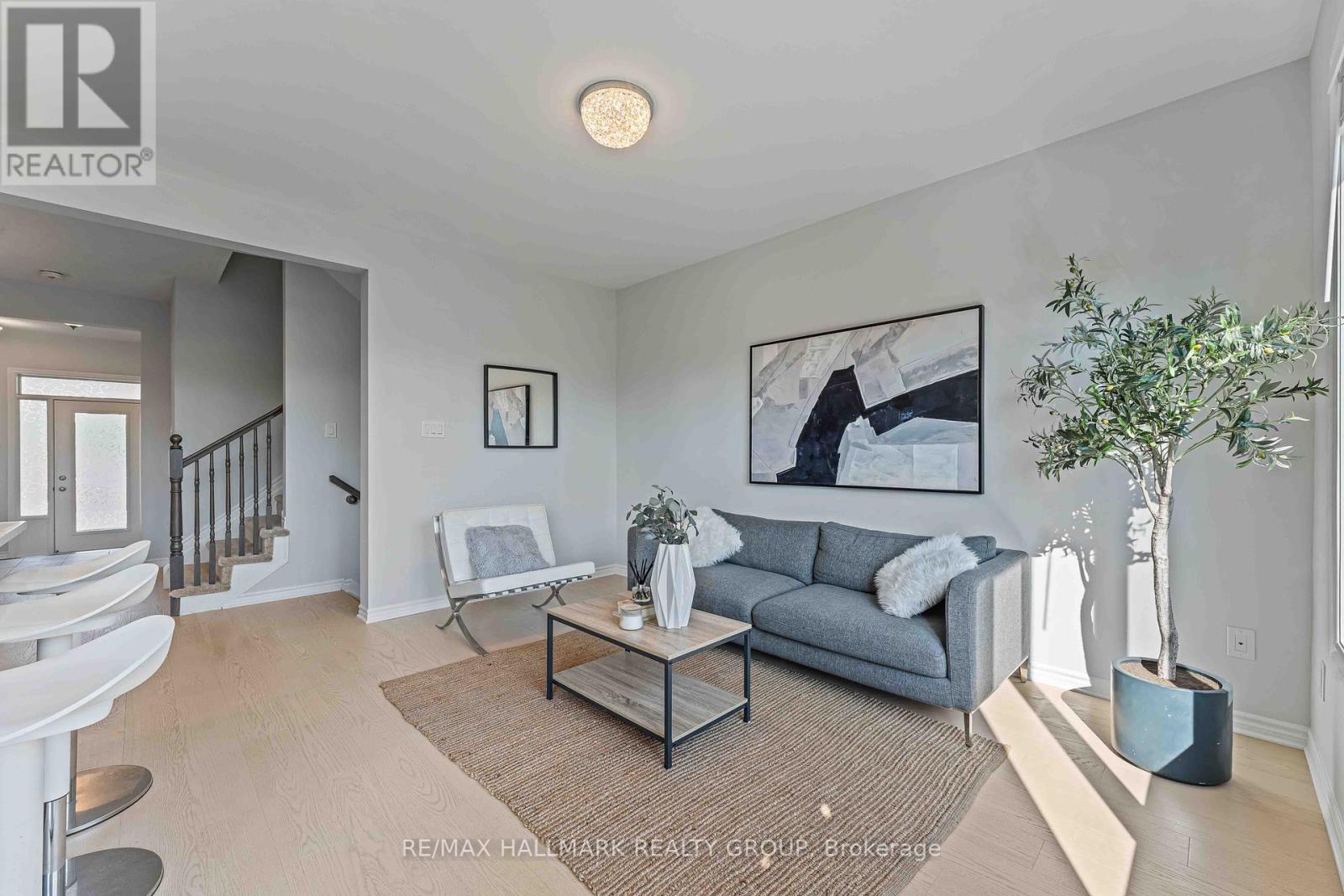 Photo 18 of 402 Edgevalley Court, Ottawa ON