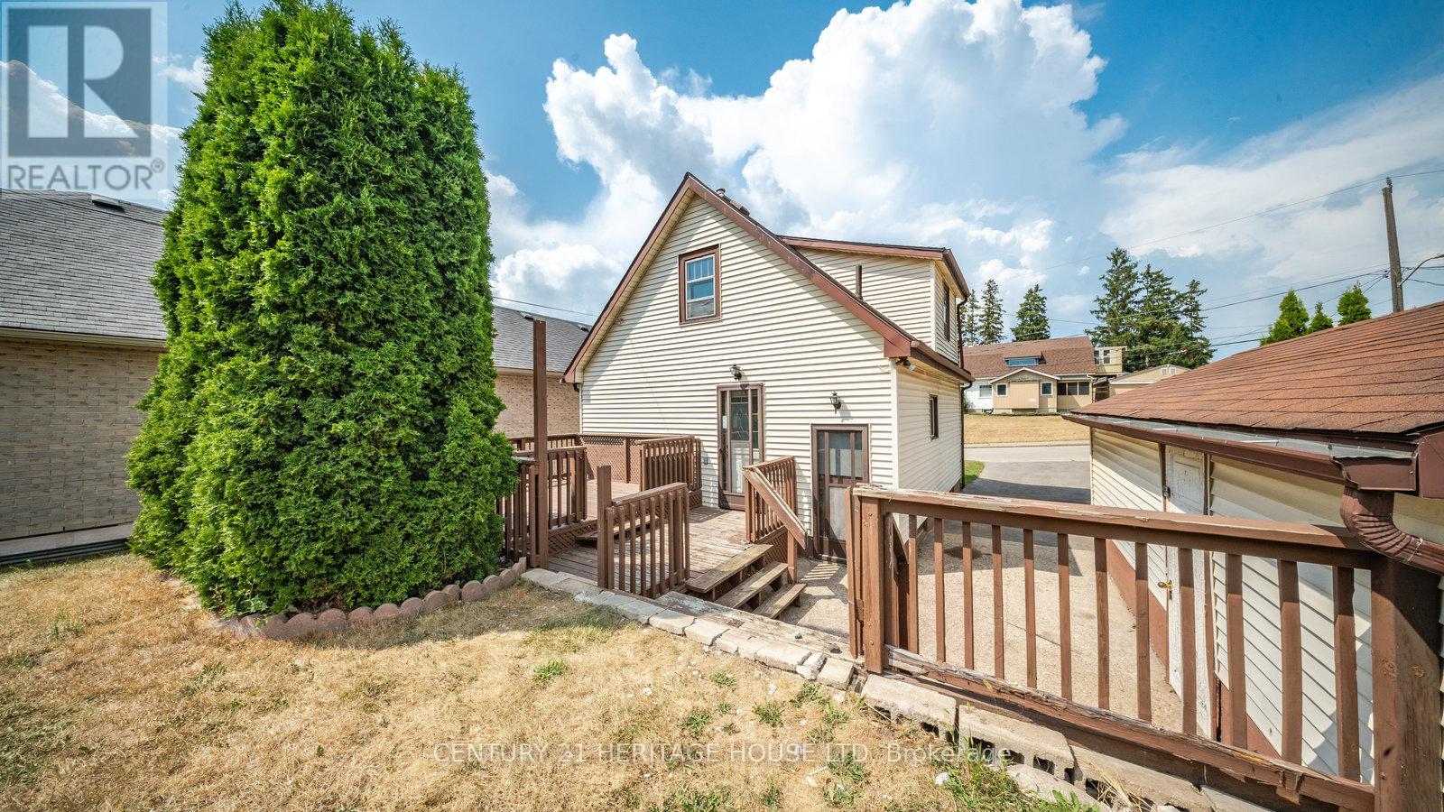 Photo 22 of 383 Marlborough Street, Brantford ON
