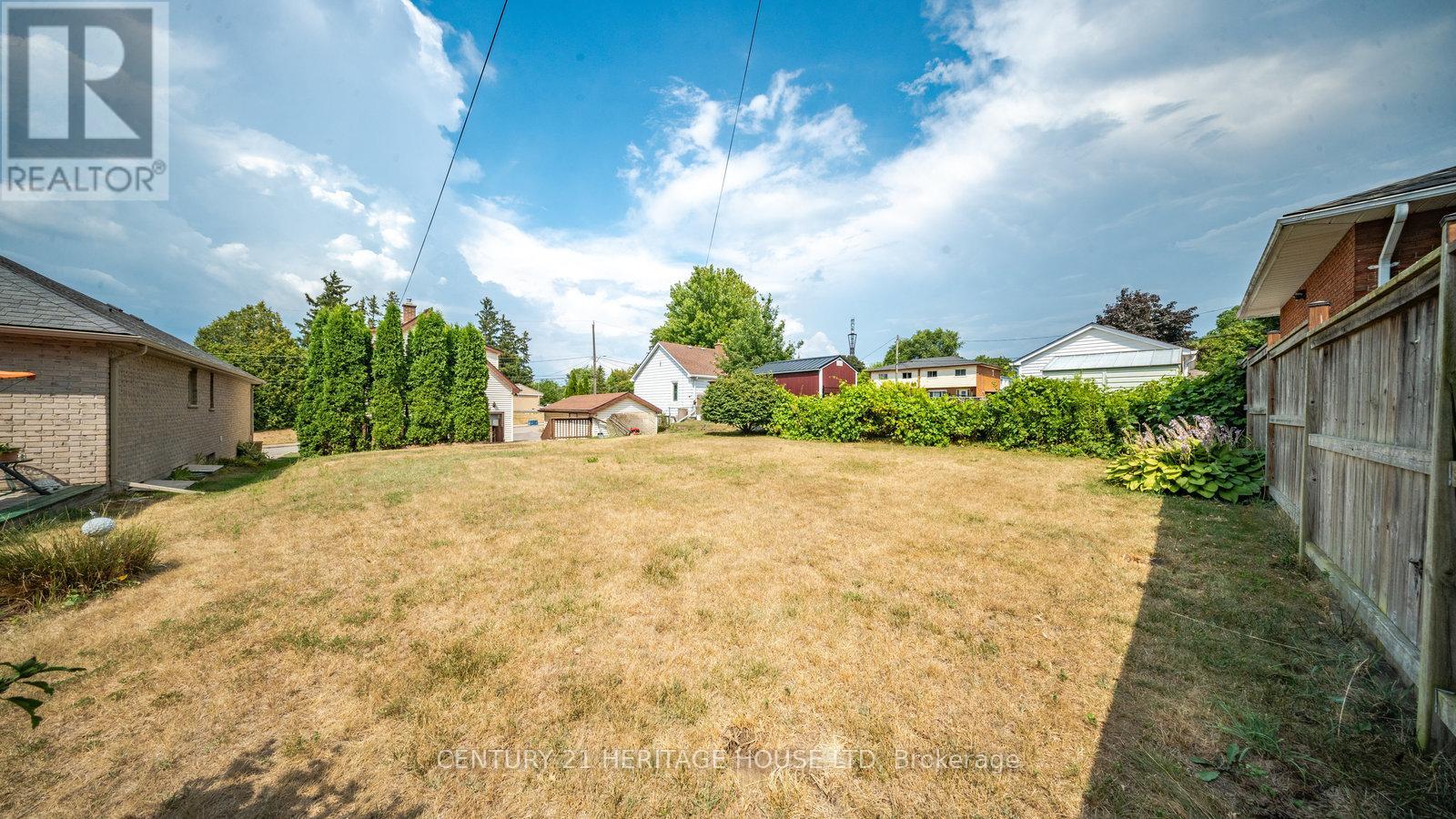 Photo 2 of 383 Marlborough Street, Brantford ON