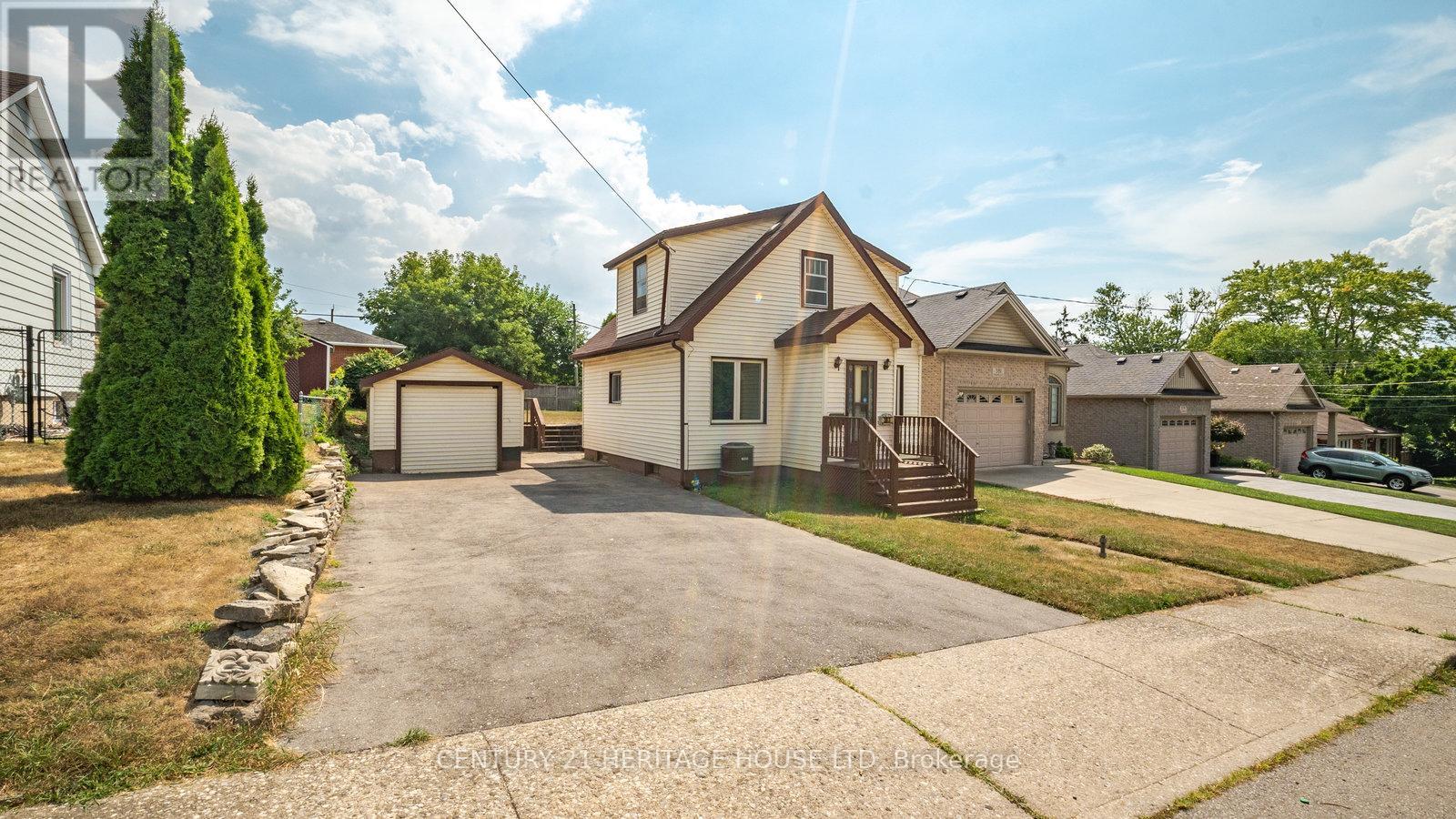 Photo 16 of 383 Marlborough Street, Brantford ON