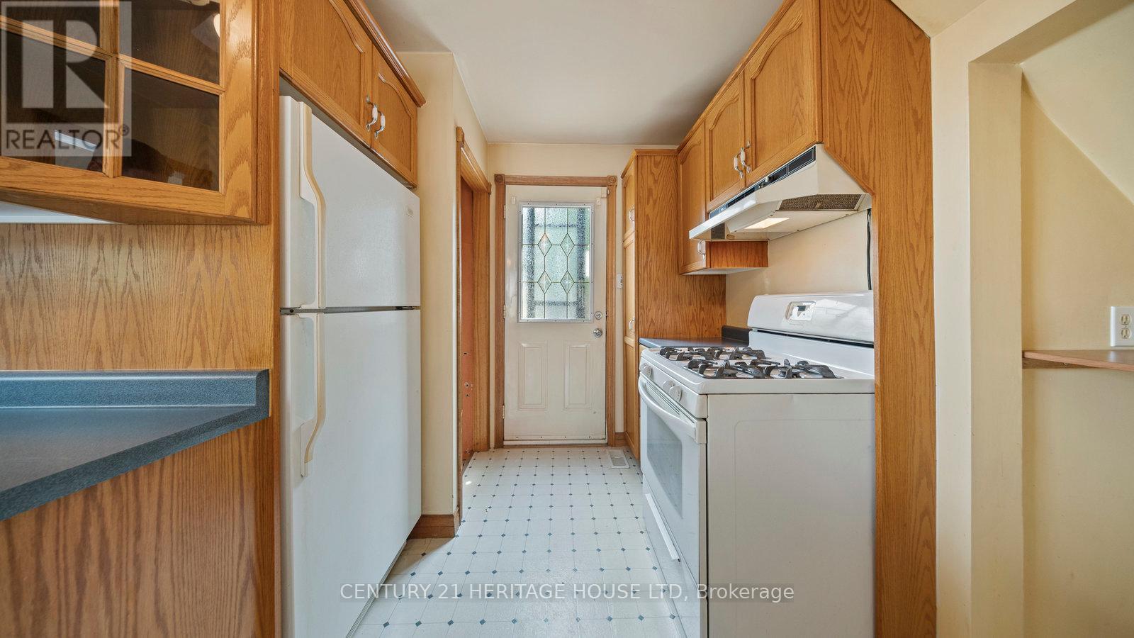 Photo 17 of 383 Marlborough Street, Brantford ON
