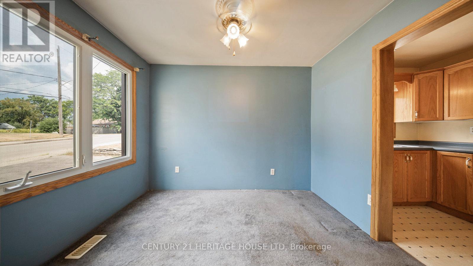 Photo 19 of 383 Marlborough Street, Brantford ON