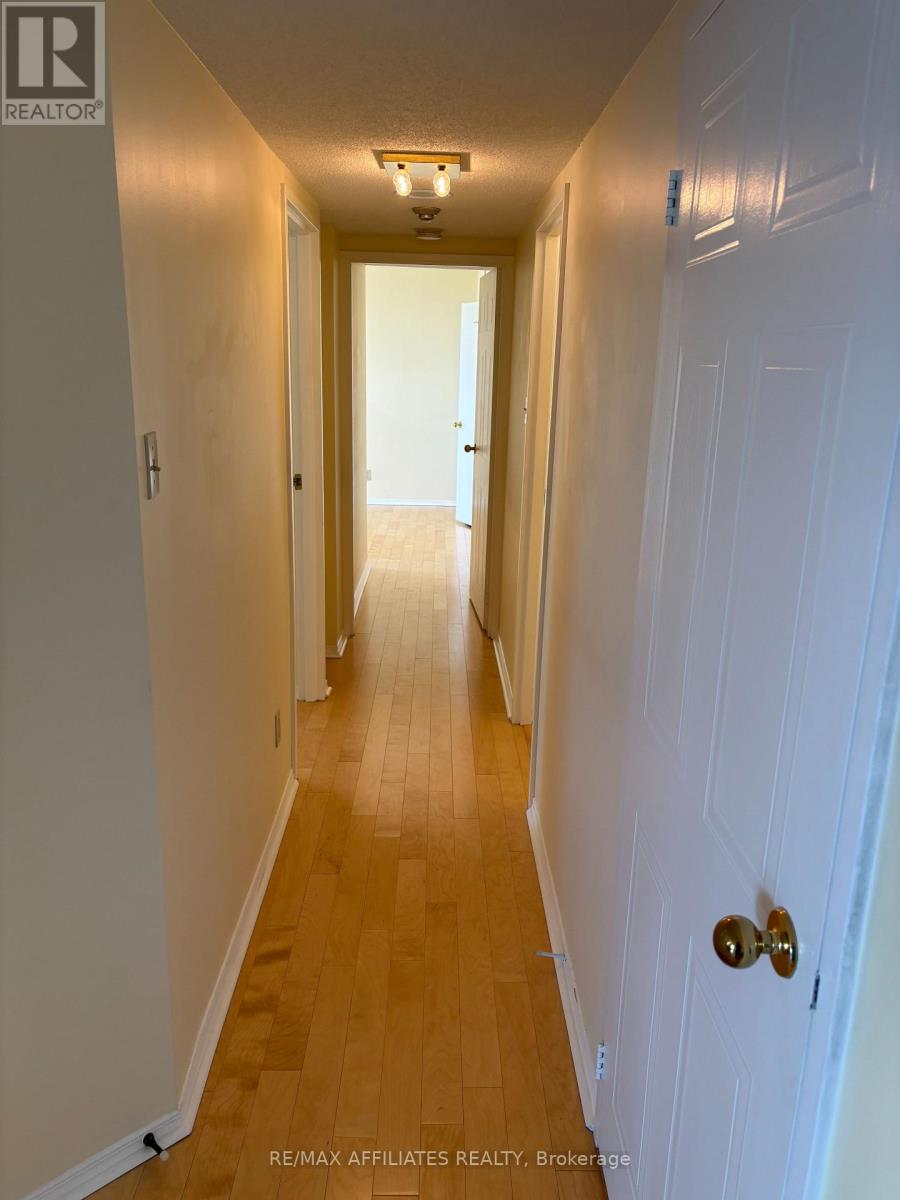 Photo 3 of 811 1705 Playfair Drive, Ottawa ON