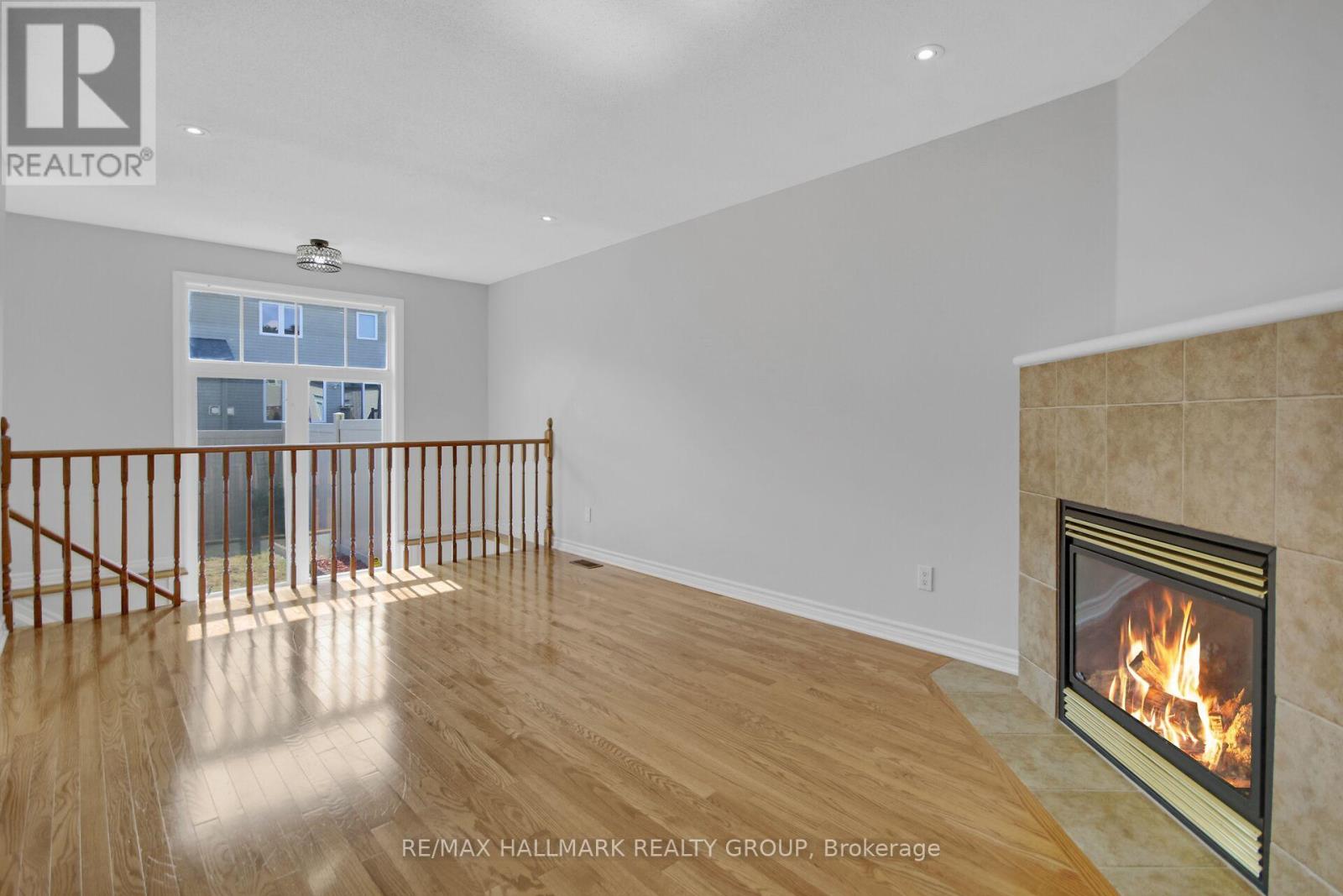 Photo 10 of 198 Tandalee Crescent, Ottawa ON