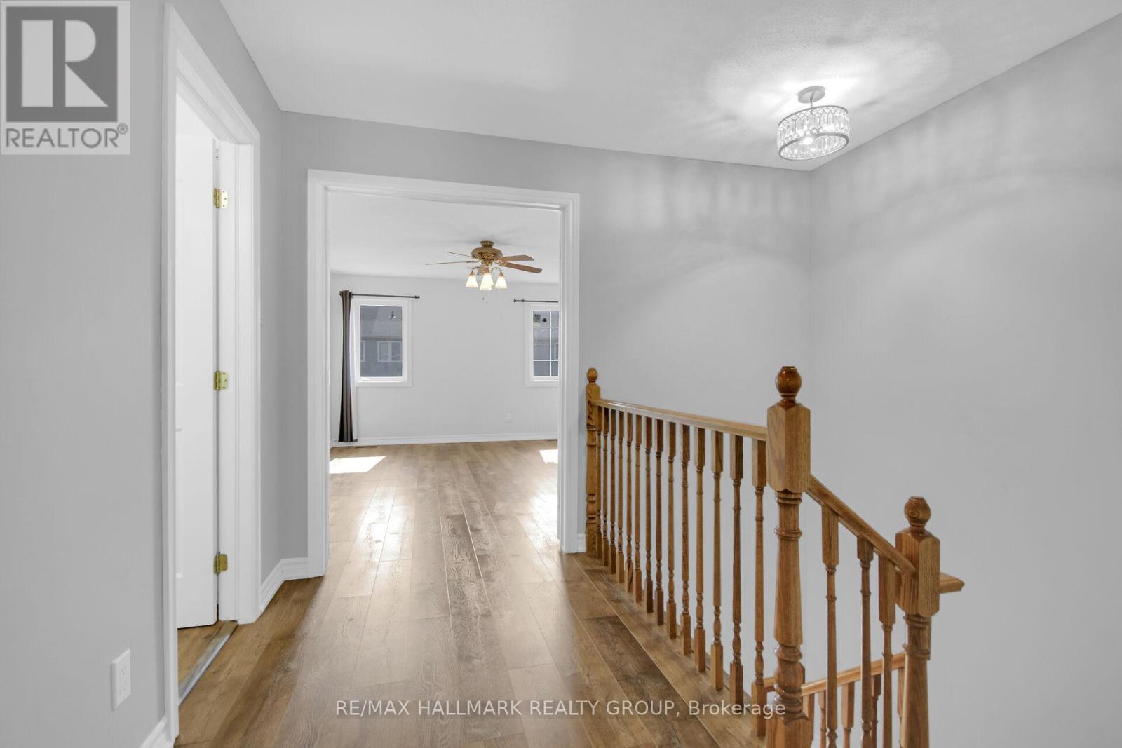 Photo 19 of 198 Tandalee Crescent, Ottawa ON