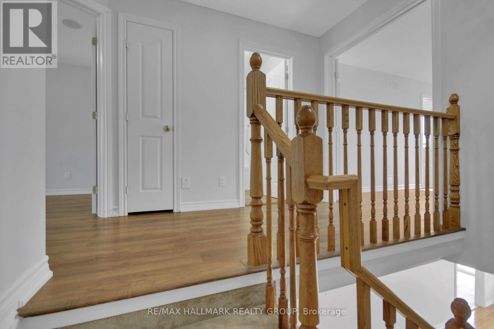 Photo 18 of 198 Tandalee Crescent, Ottawa ON