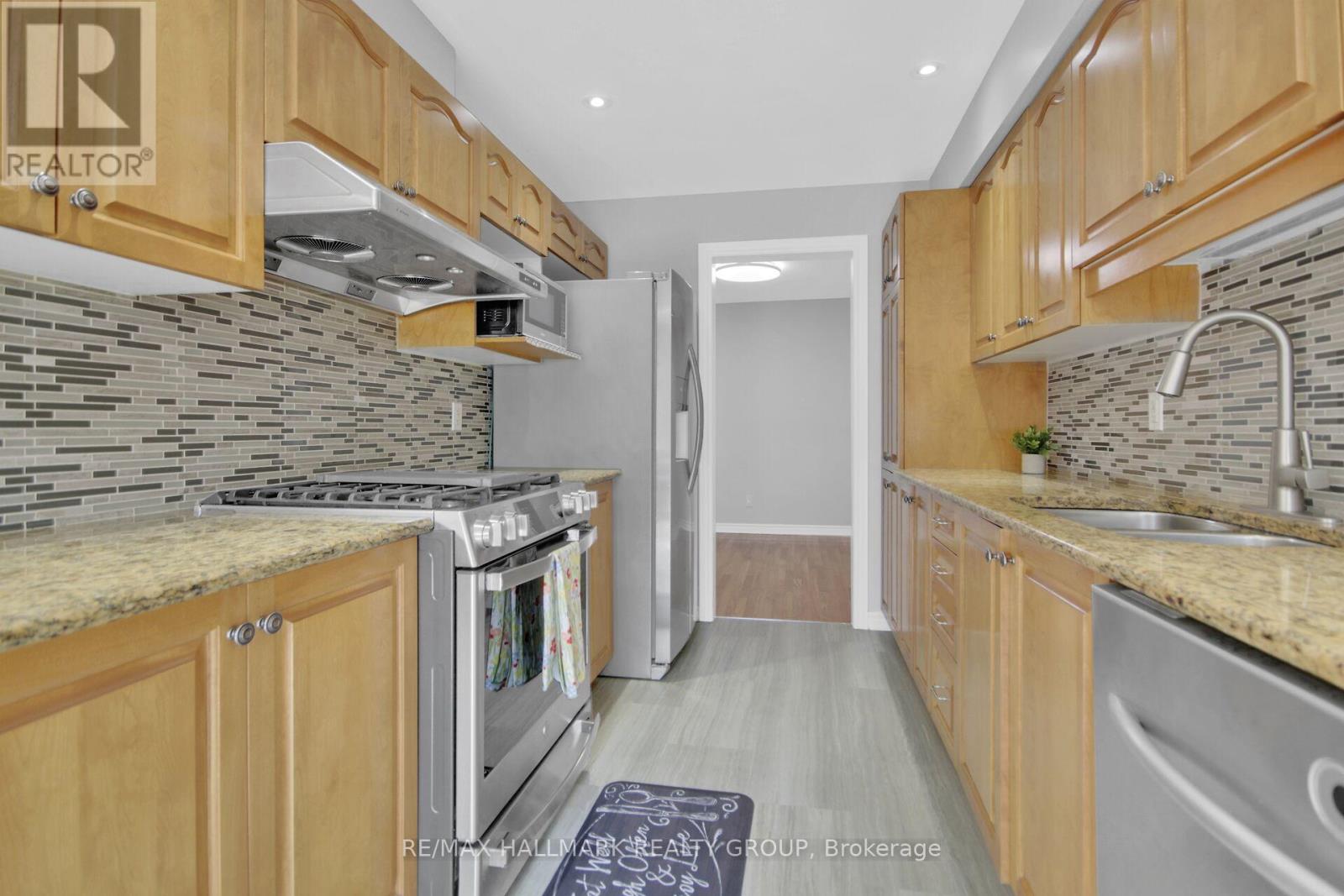 Photo 15 of 198 Tandalee Crescent, Ottawa ON