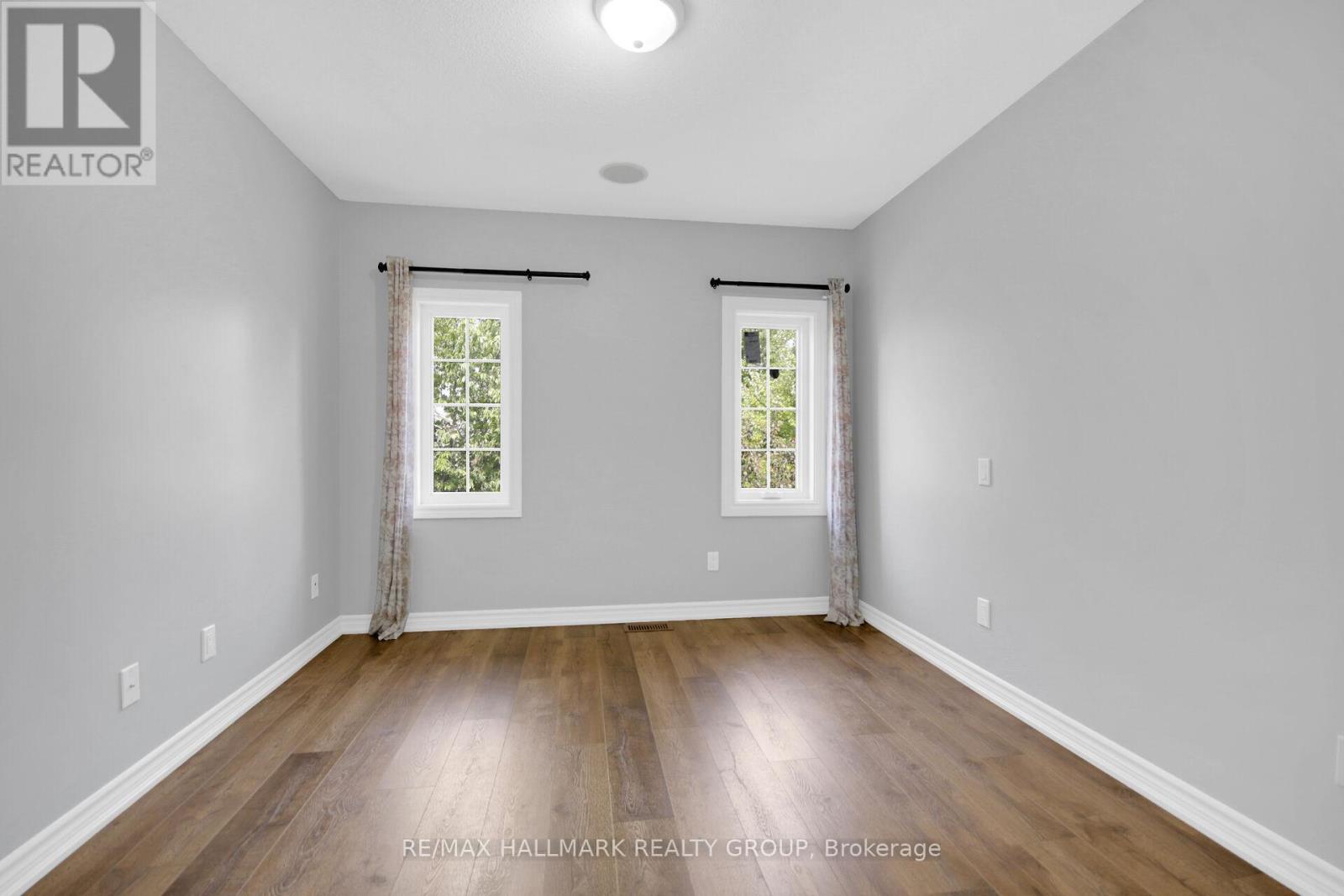 Photo 24 of 198 Tandalee Crescent, Ottawa ON