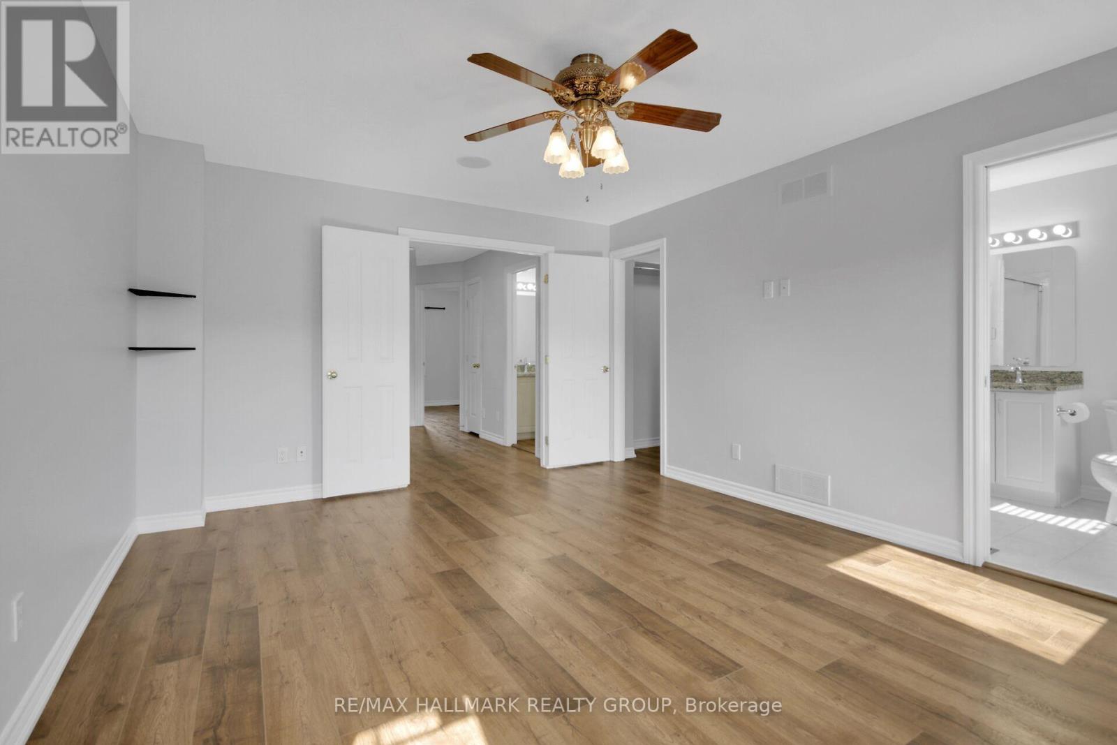 Photo 20 of 198 Tandalee Crescent, Ottawa ON