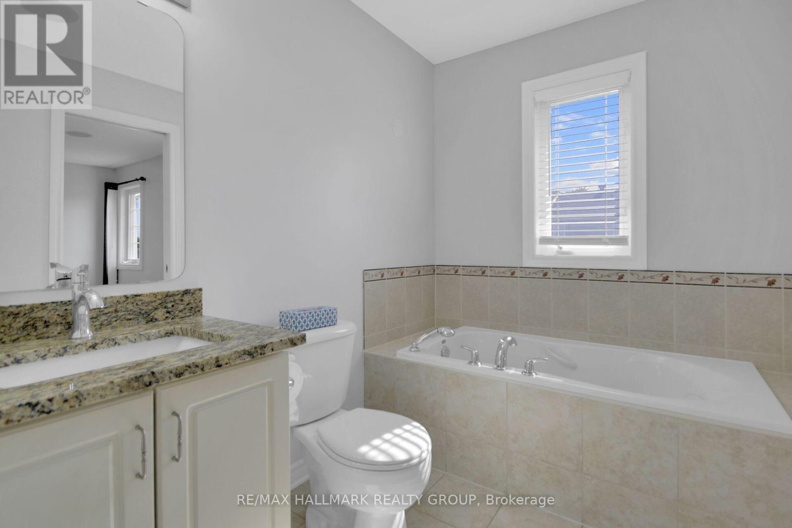 Photo 23 of 198 Tandalee Crescent, Ottawa ON